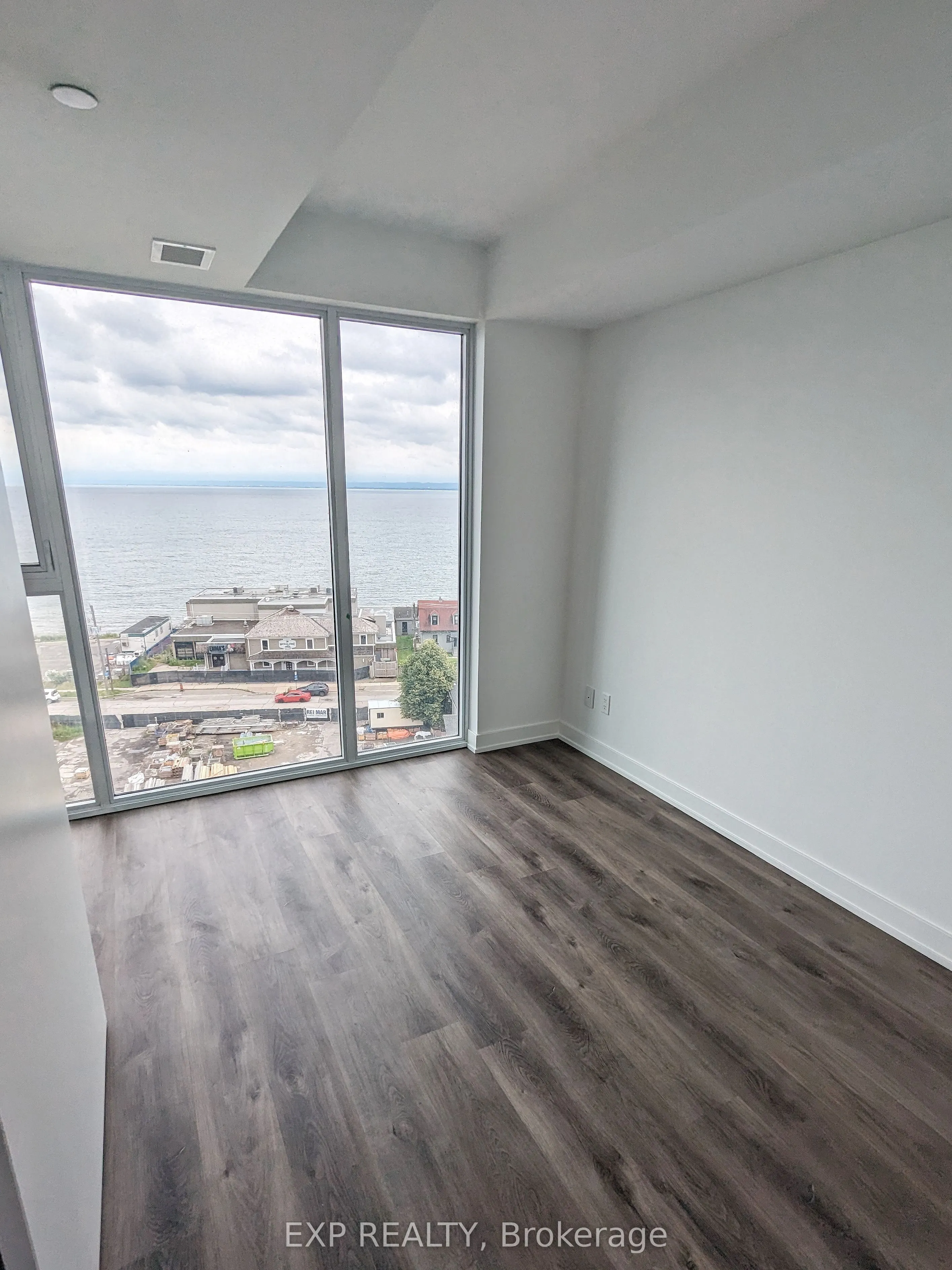 370 Martha Street, #806