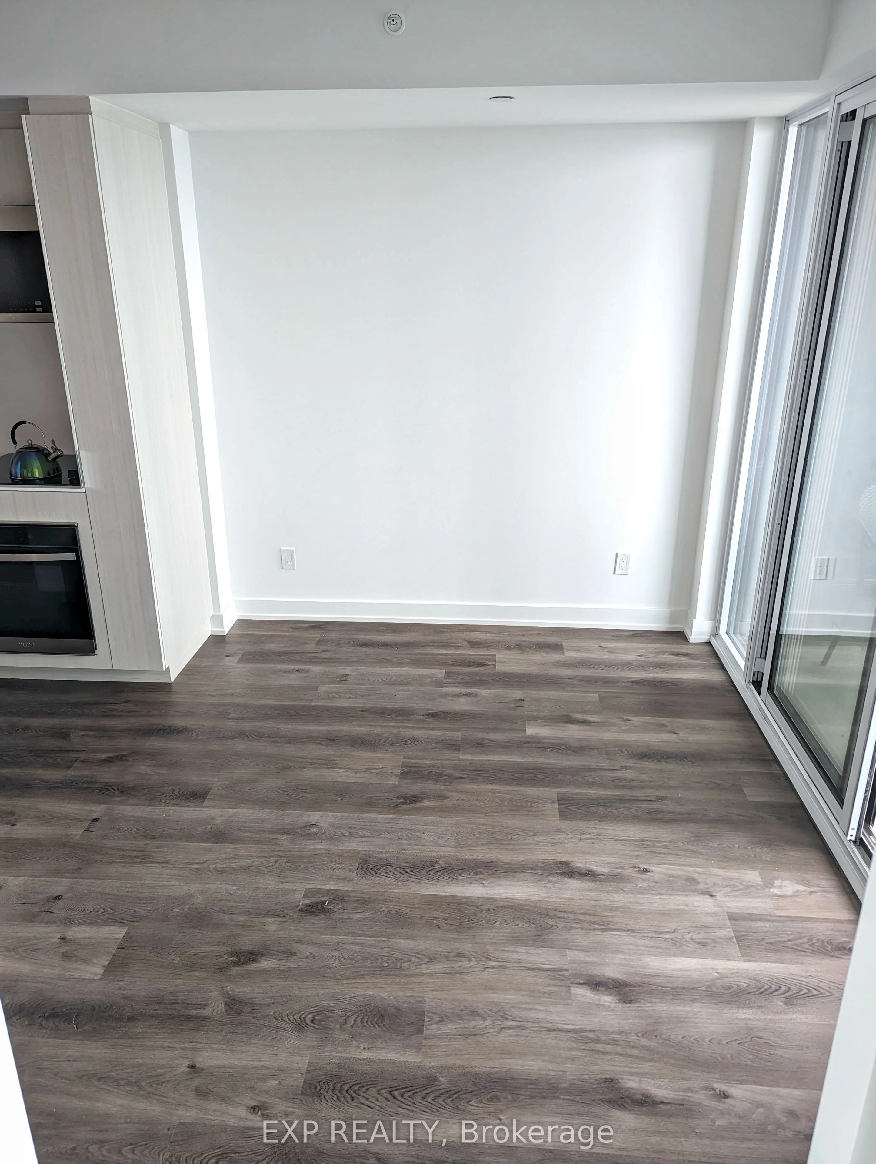 370 Martha Street, #806