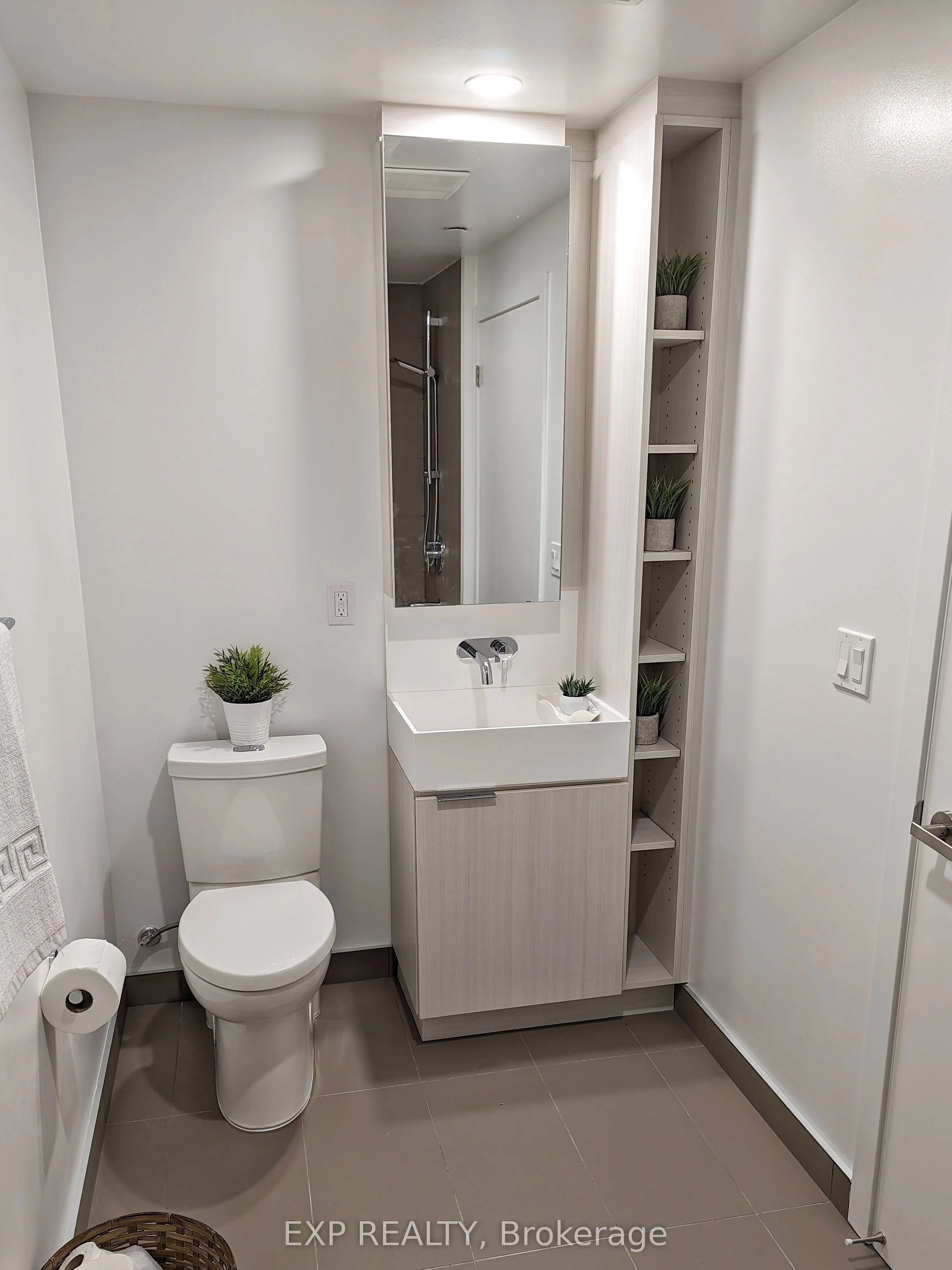 370 Martha Street, #806