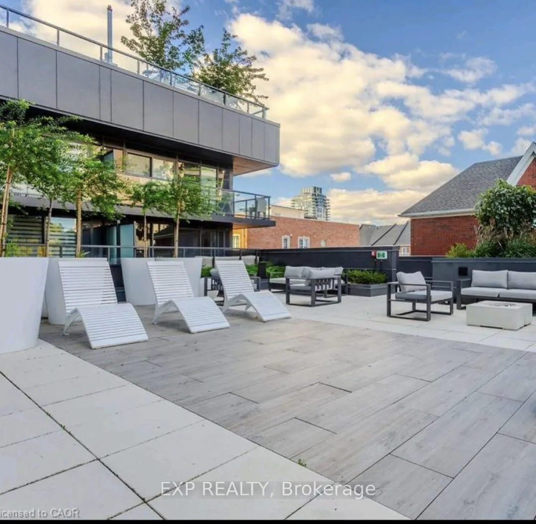 370 Martha Street, #806