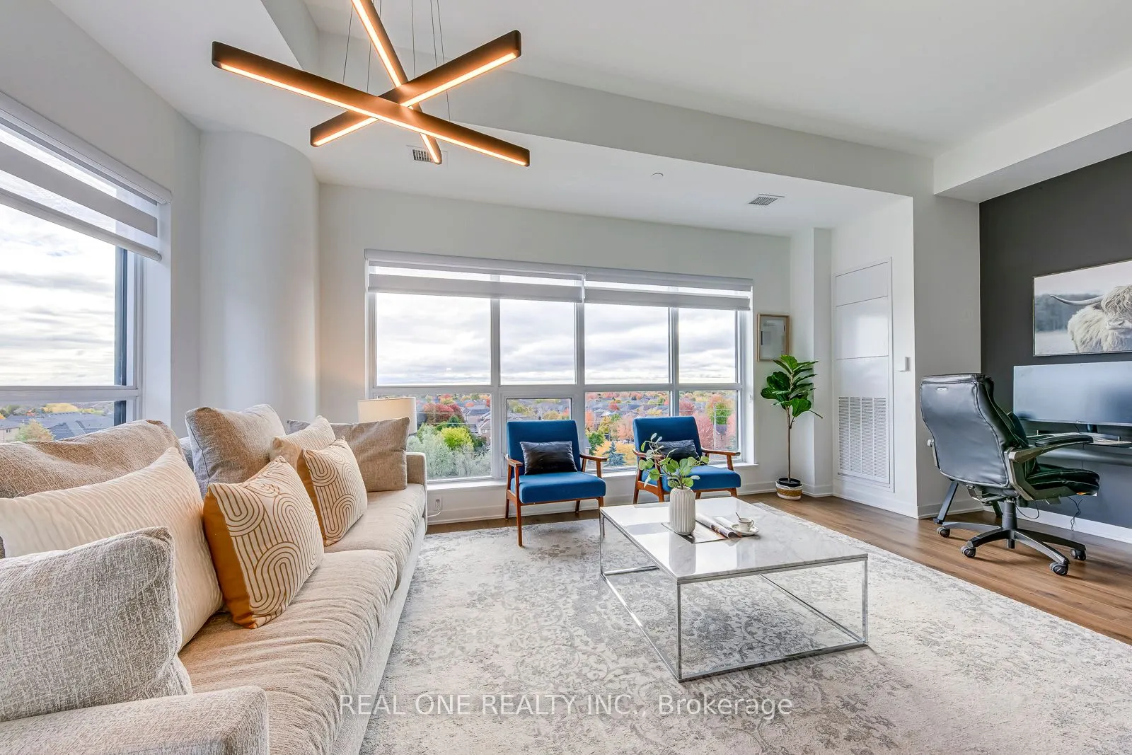 405 Dundas Street W, #526