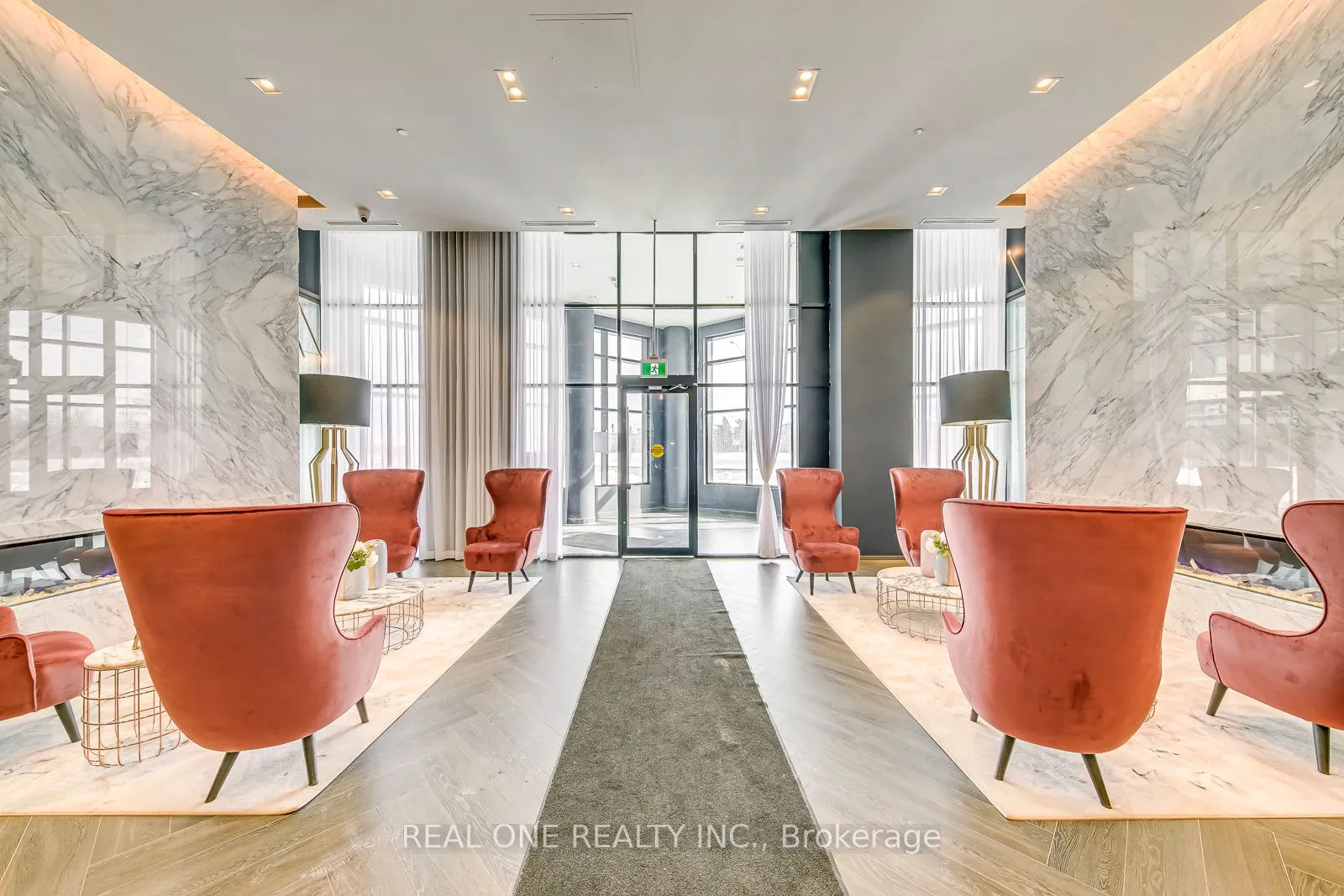 405 Dundas Street W, #526