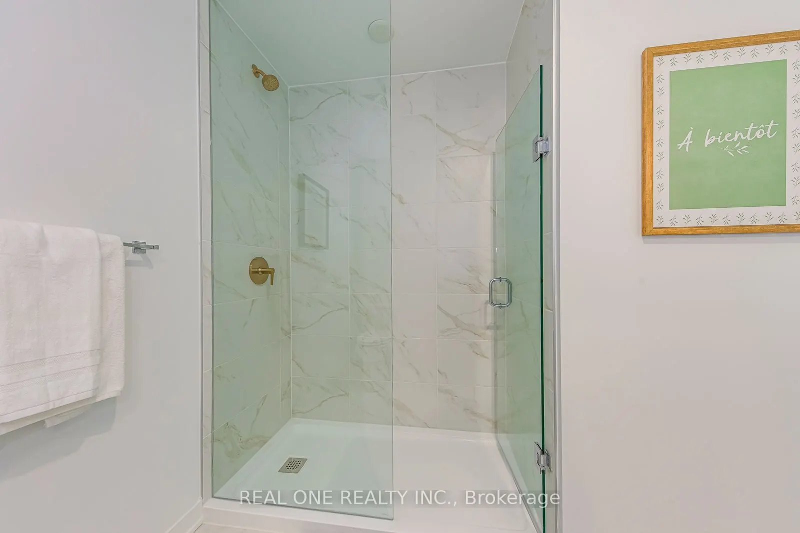 405 Dundas Street W, #526