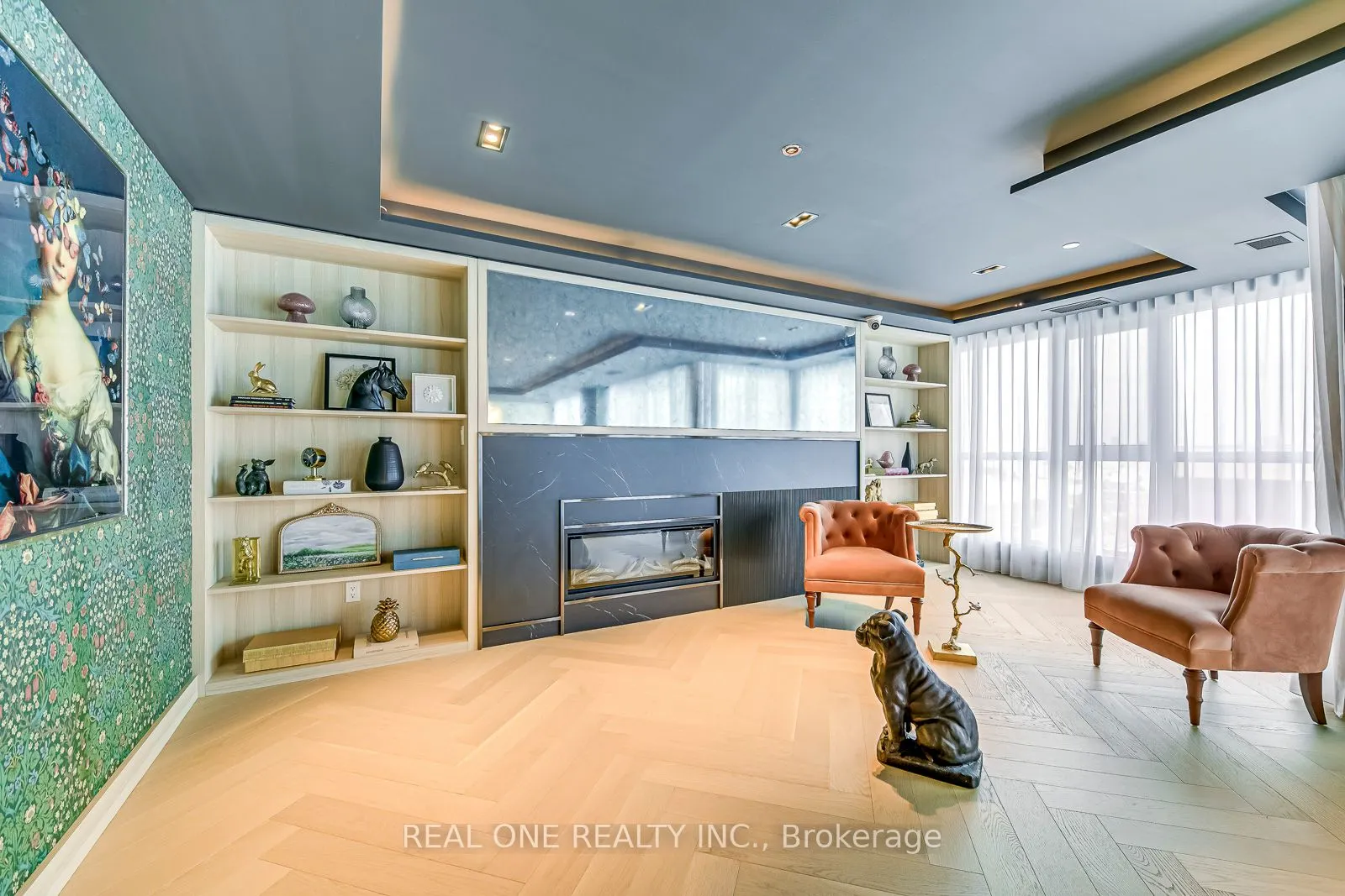 405 Dundas Street W, #526