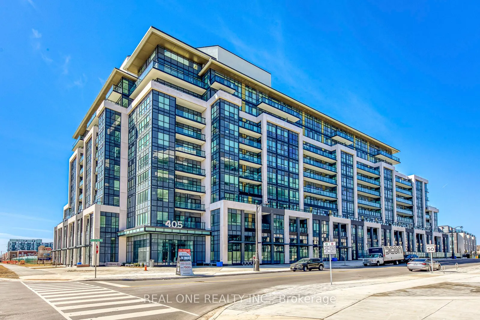 405 Dundas Street W, #526