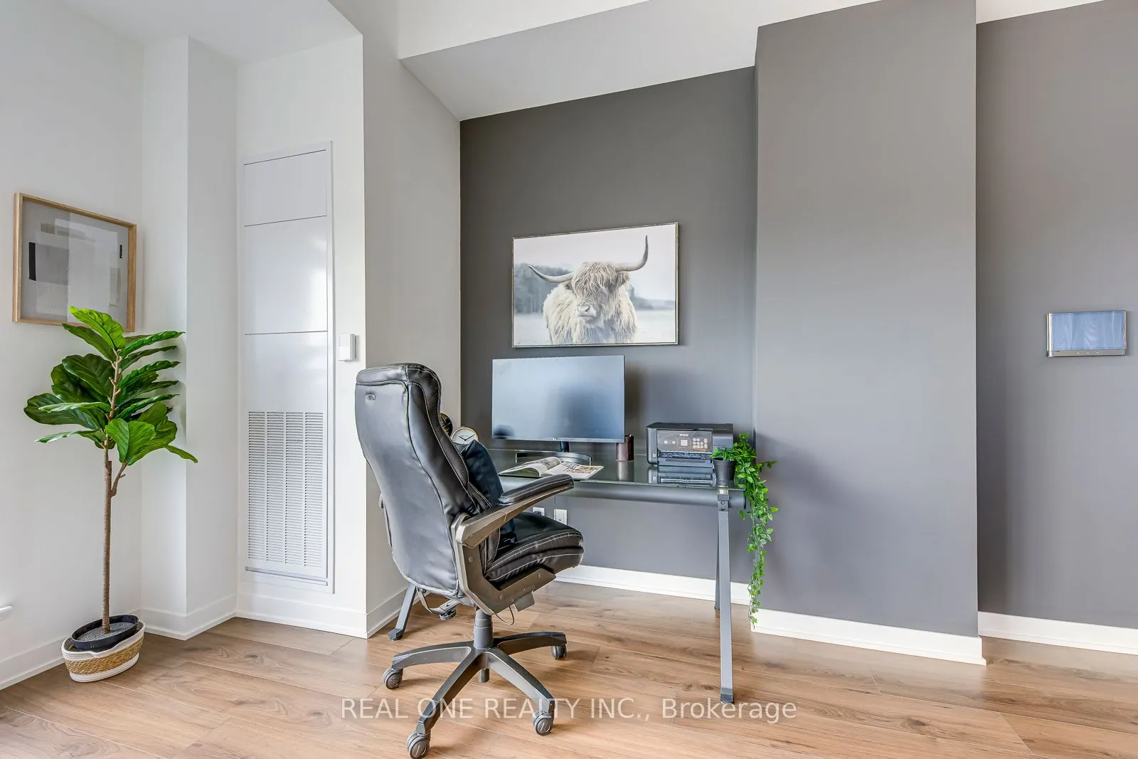 405 Dundas Street W, #526