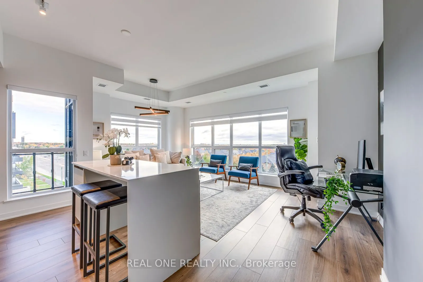 405 Dundas Street W, #526