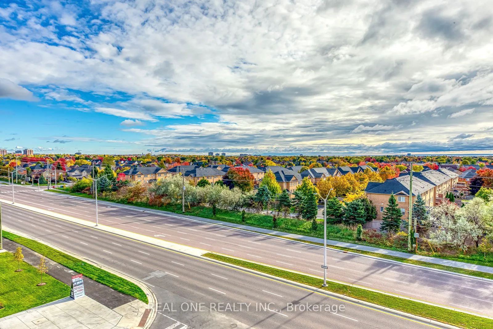 405 Dundas Street W, #526