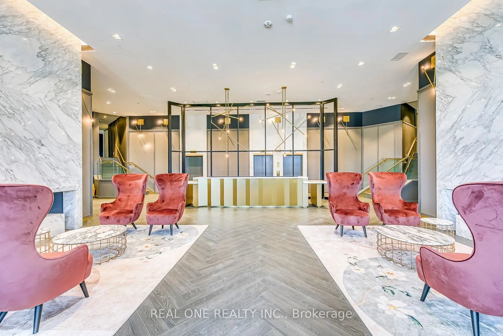 405 Dundas Street W, #526