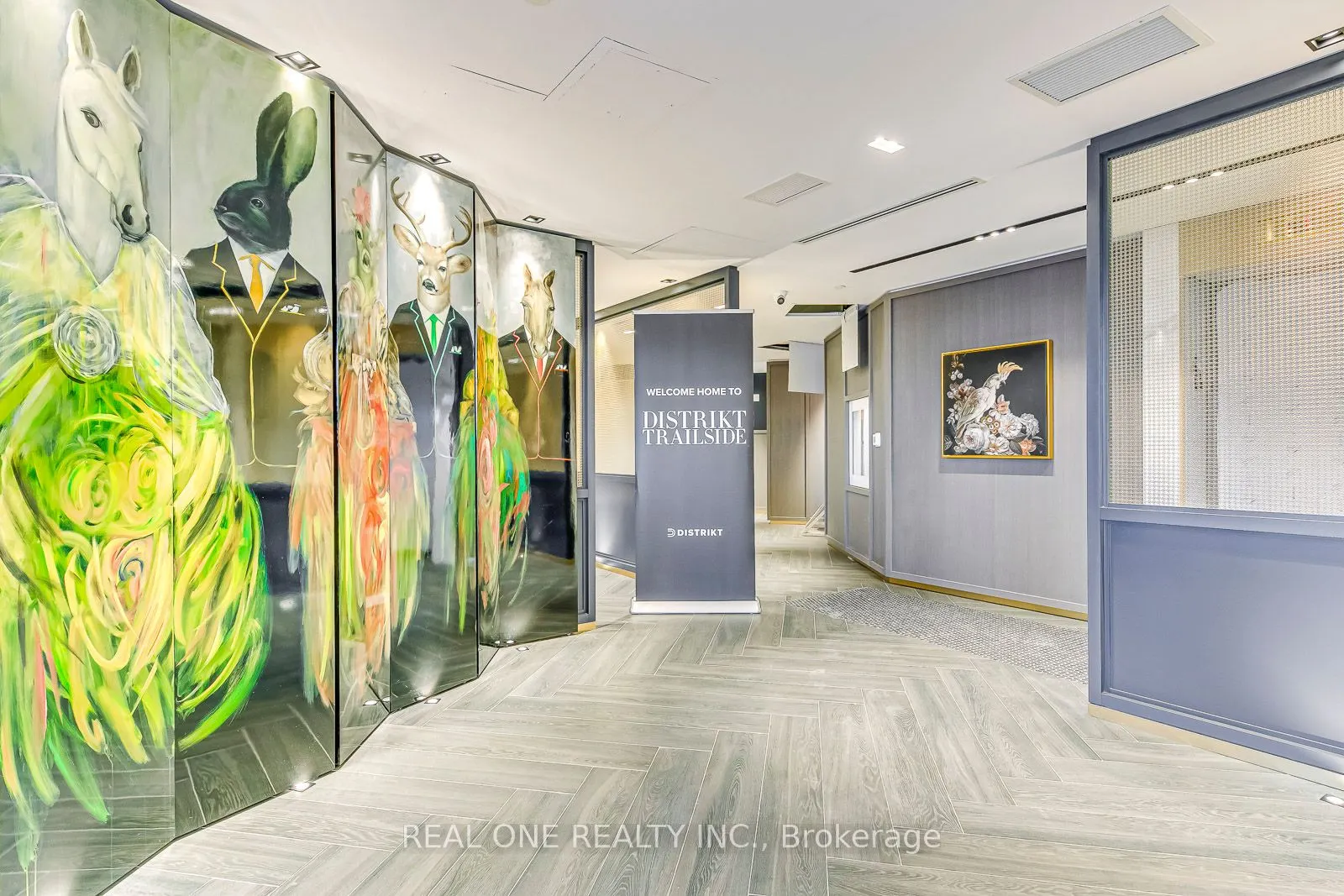 405 Dundas Street W, #526