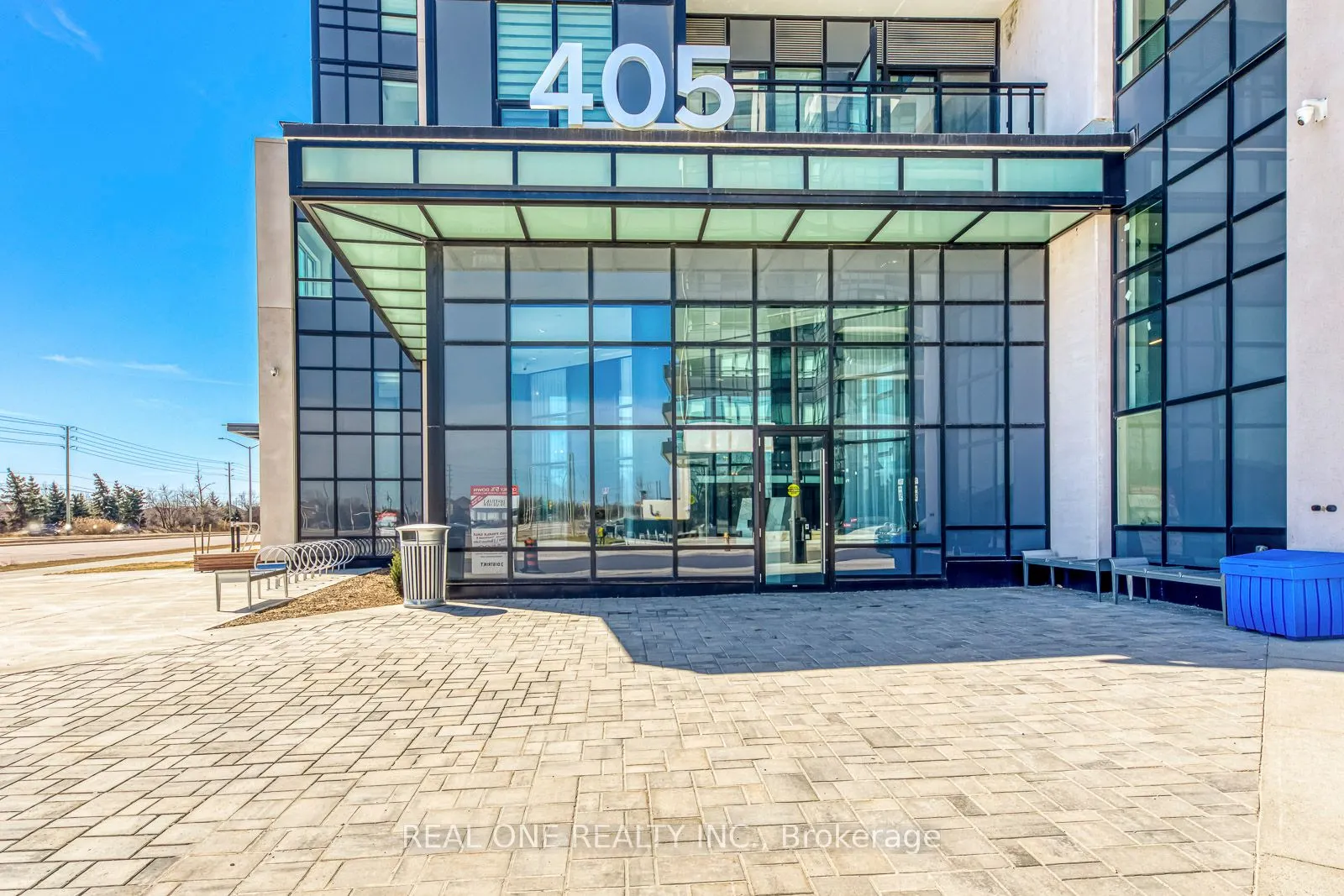 405 Dundas Street W, #526
