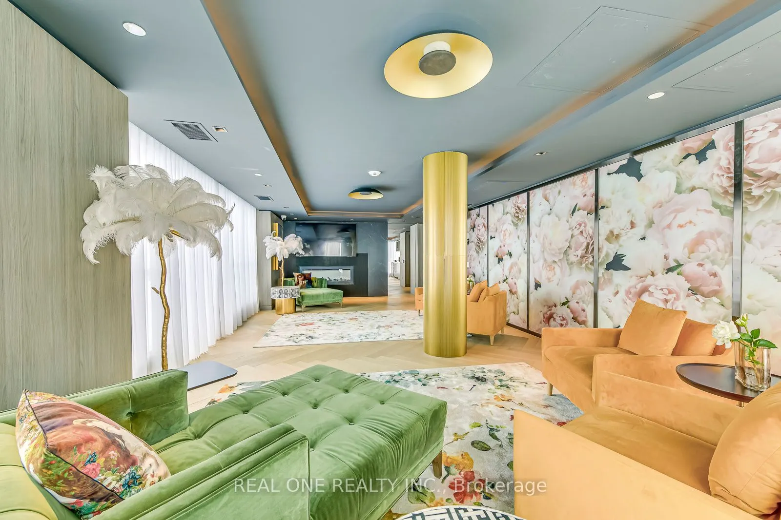 405 Dundas Street W, #526