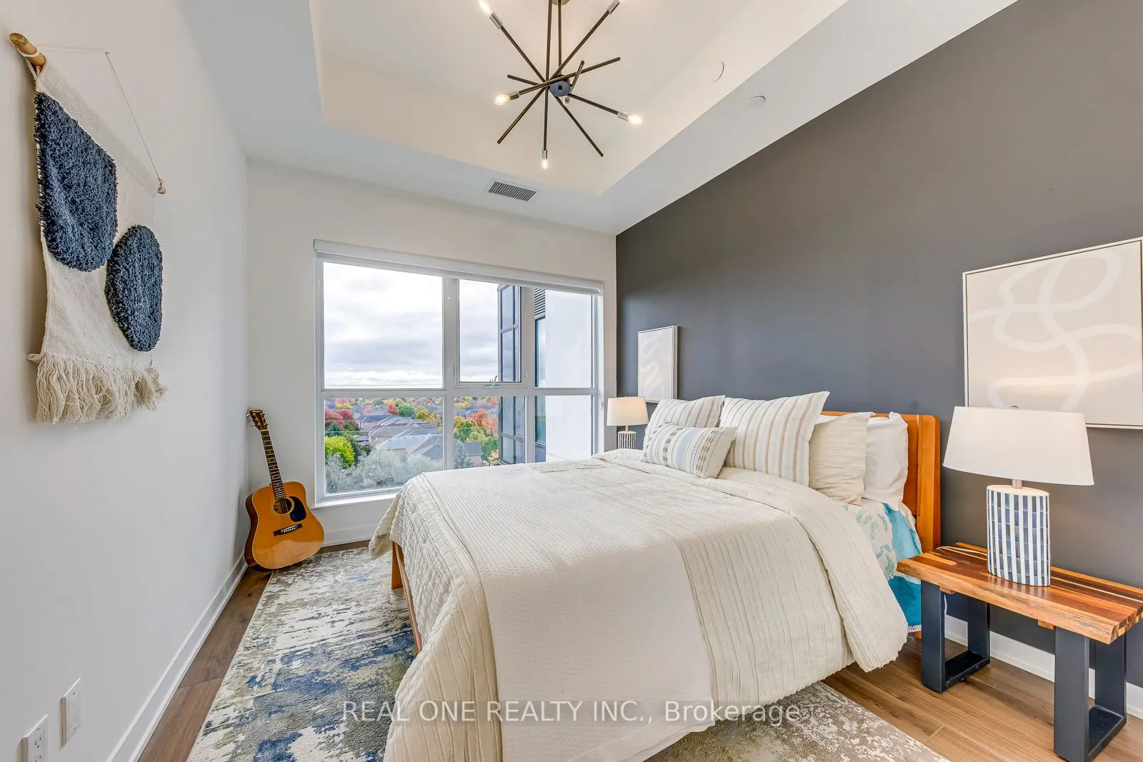 405 Dundas Street W, #526