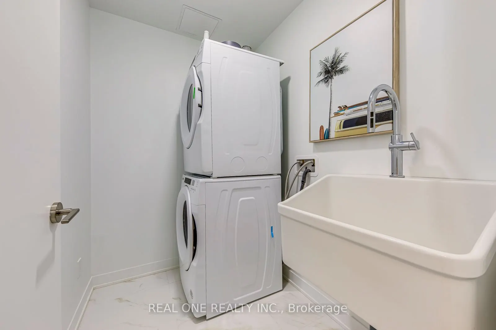 405 Dundas Street W, #526