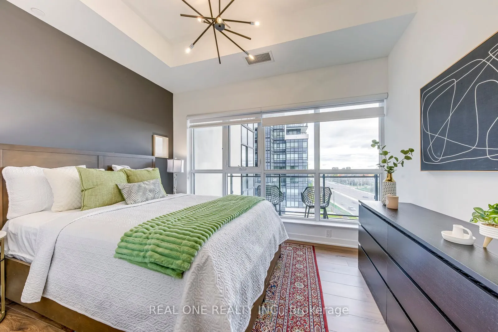 405 Dundas Street W, #526