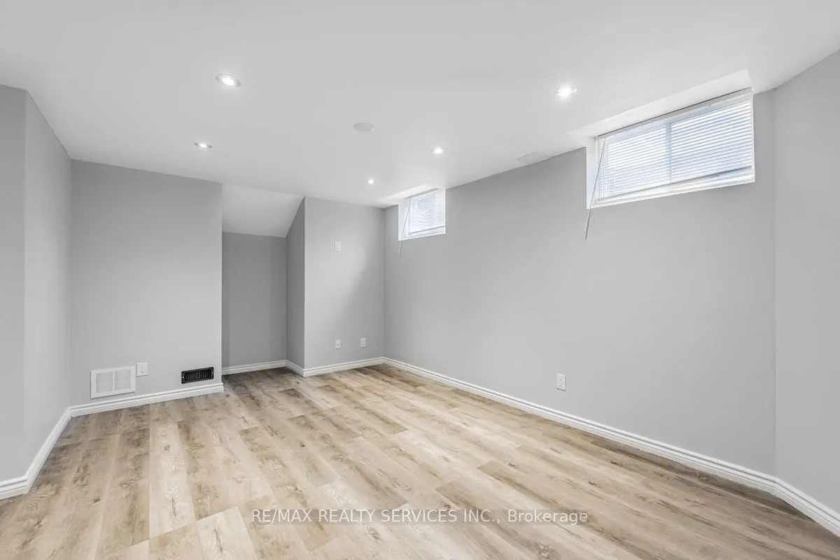 71 Humberstone Crescent