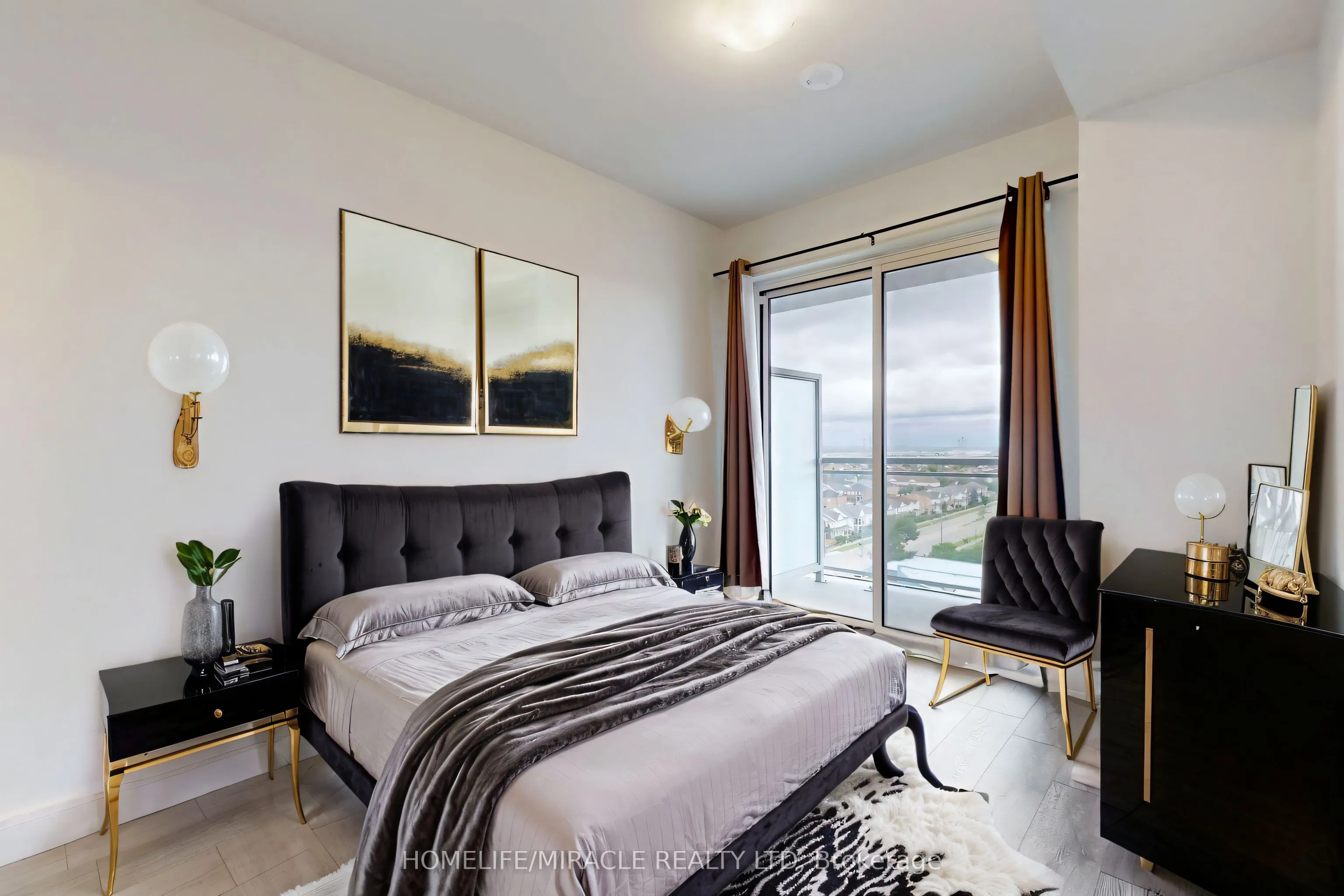 1050 Main Street E, #1106