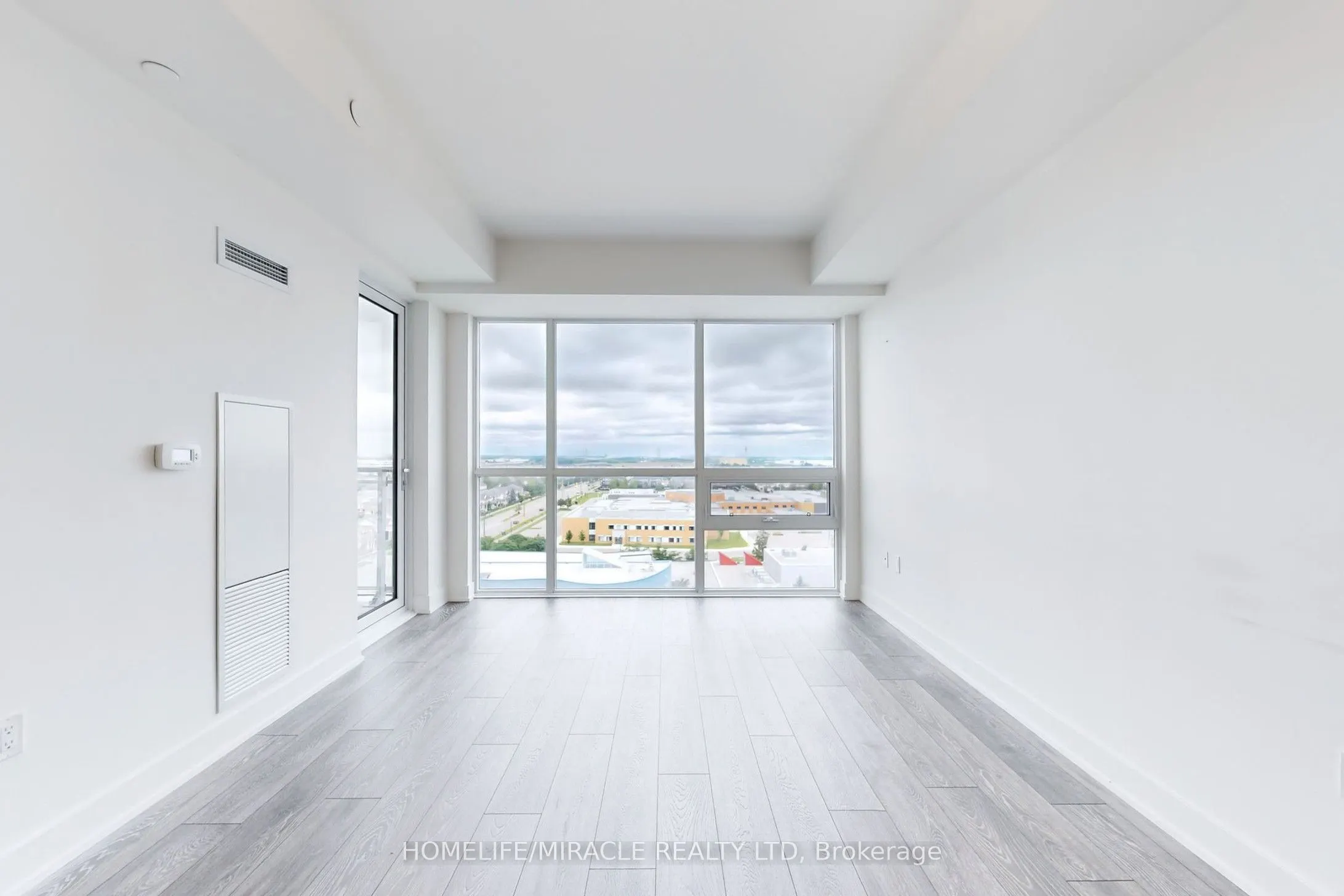 1050 Main Street E, #1106