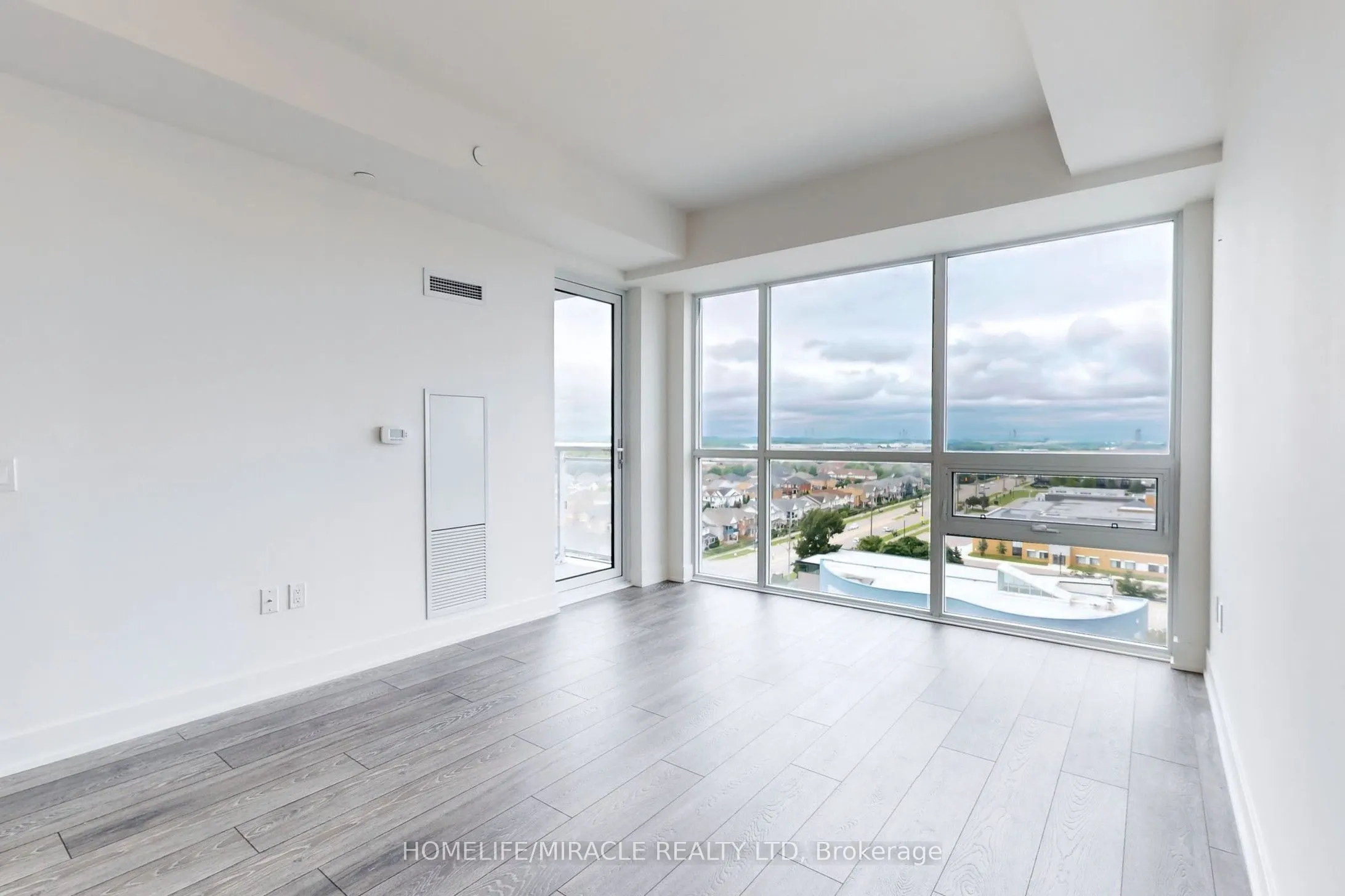 1050 Main Street E, #1106