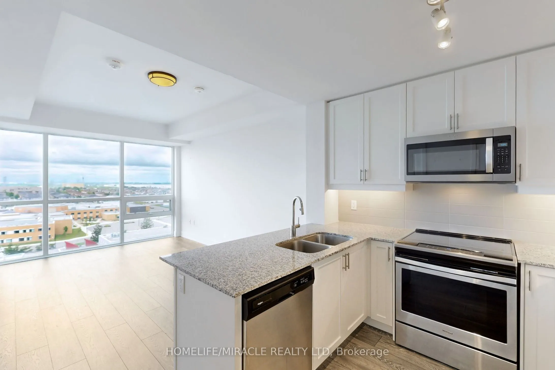 1050 Main Street E, #1106