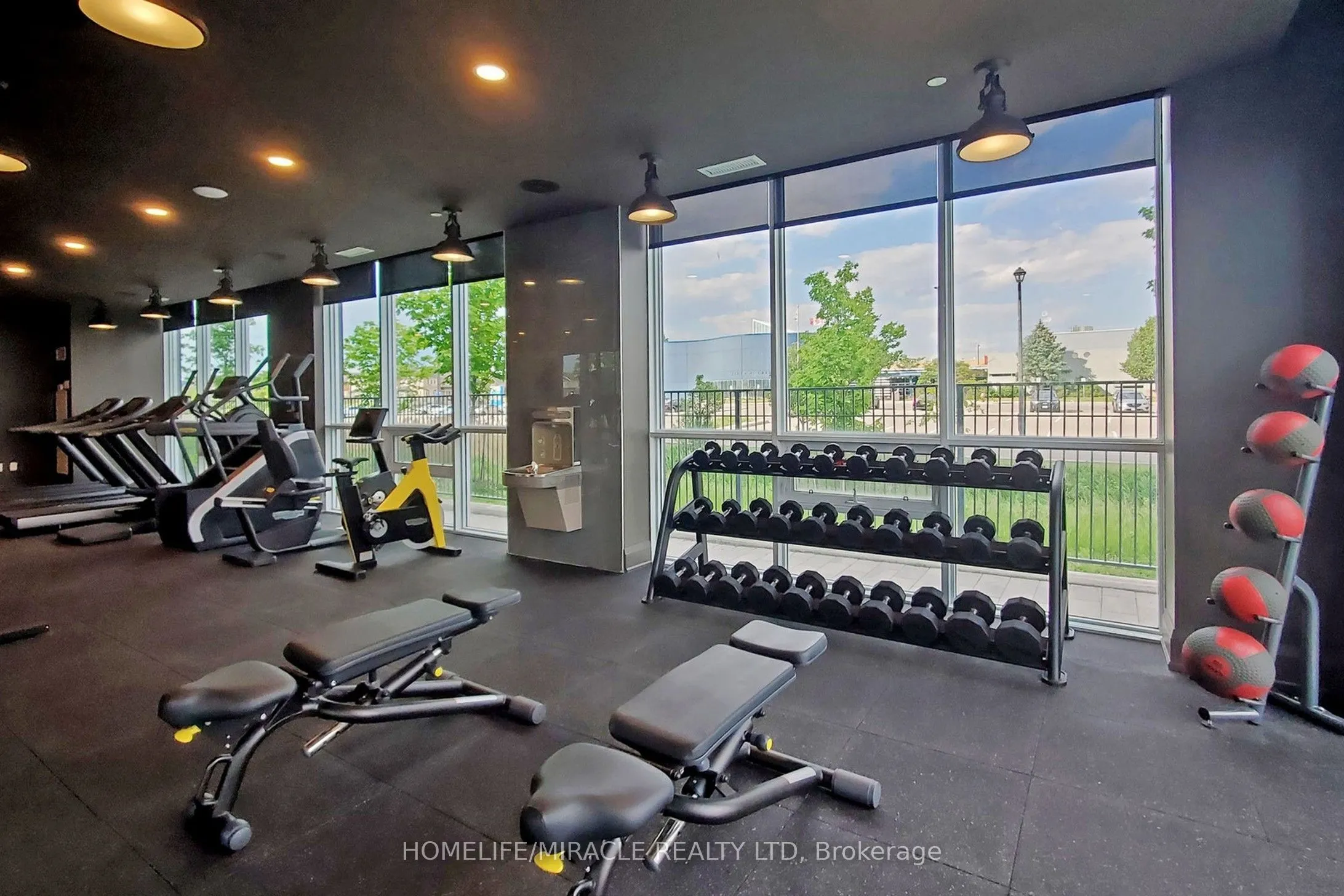 1050 Main Street E, #1106