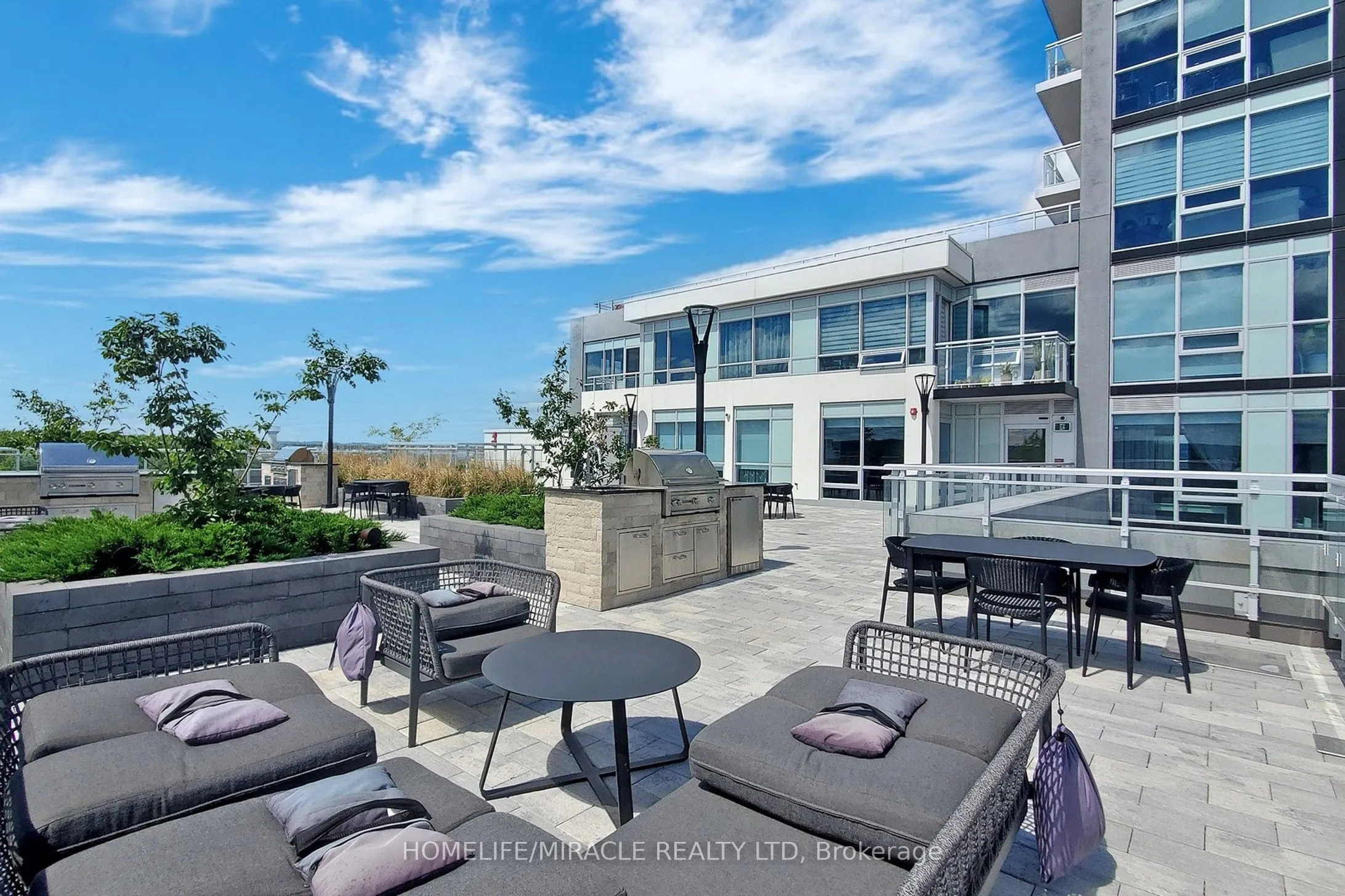 1050 Main Street E, #1106