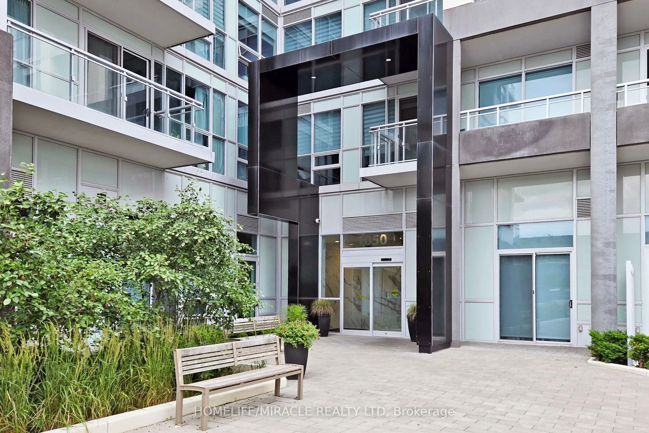 1050 Main Street E, #1106