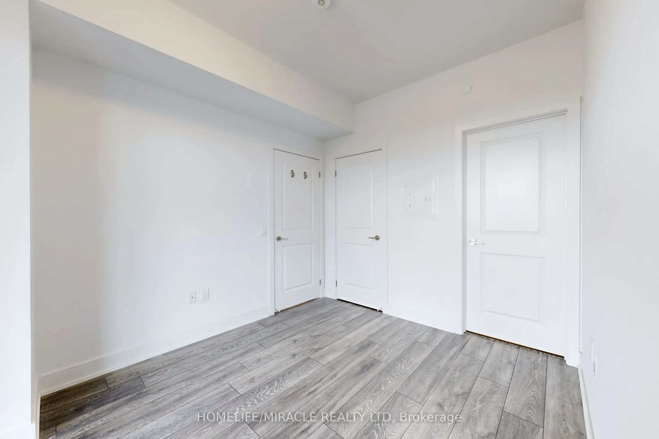 1050 Main Street E, #1106