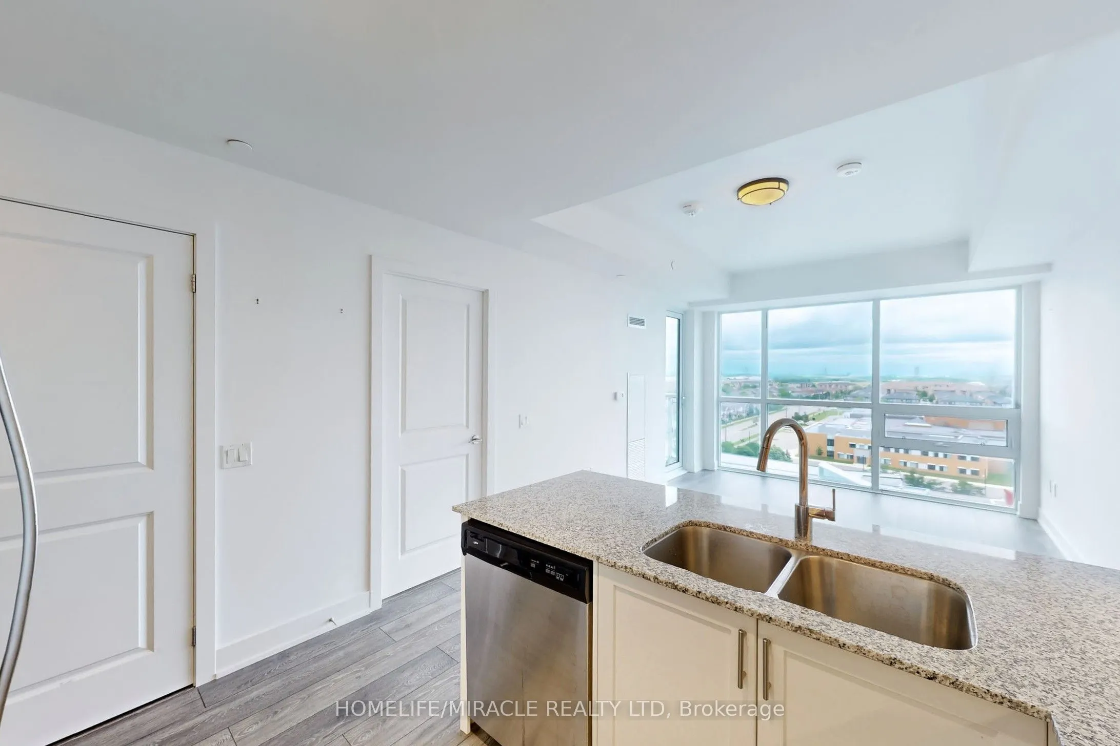 1050 Main Street E, #1106