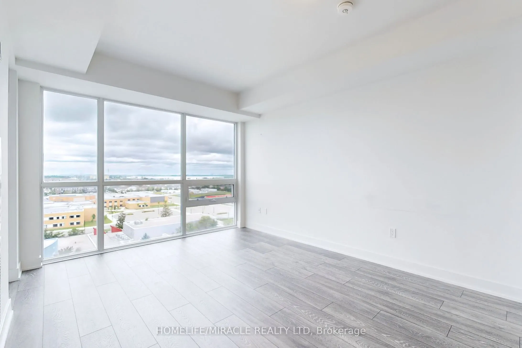 1050 Main Street E, #1106