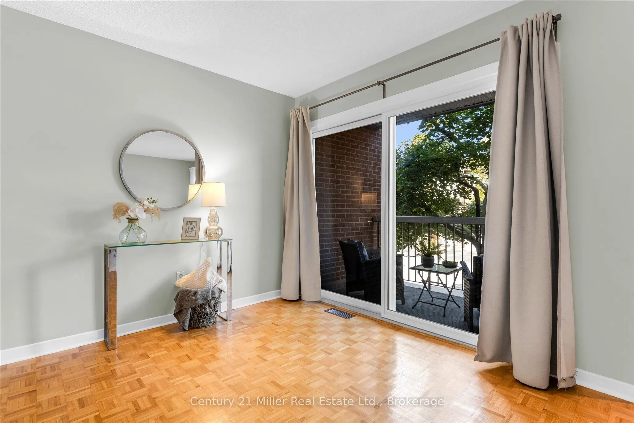 1310 Hampton Street, #19