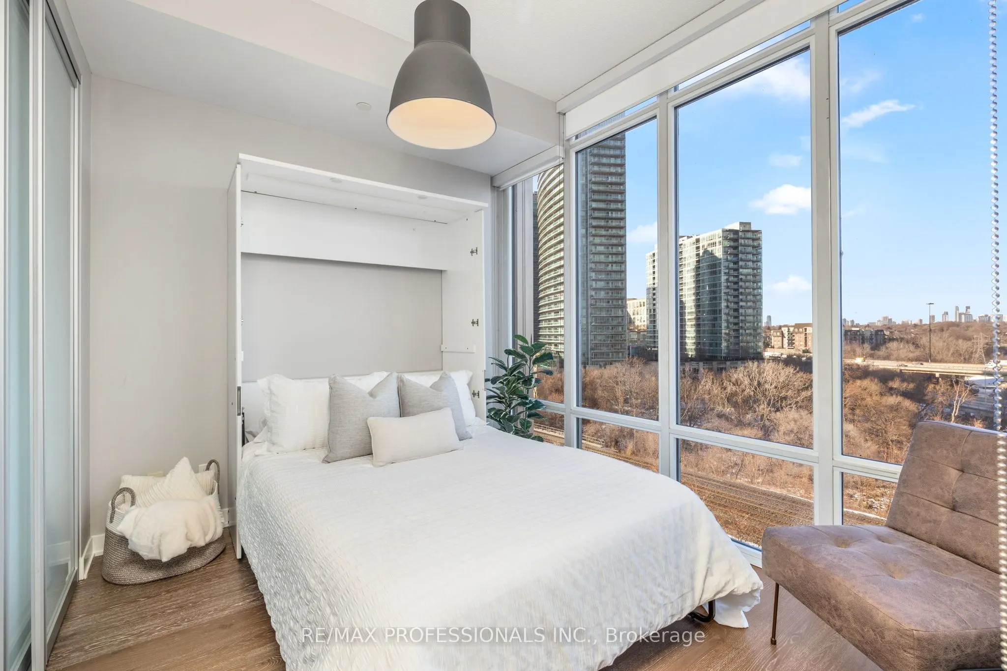 88 Park Lawn Road, #911