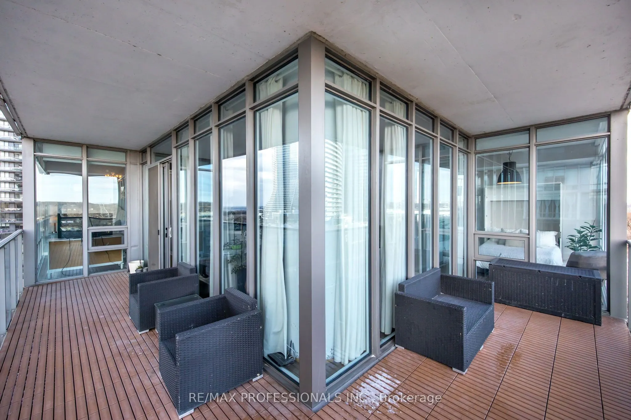 88 Park Lawn Road, #911