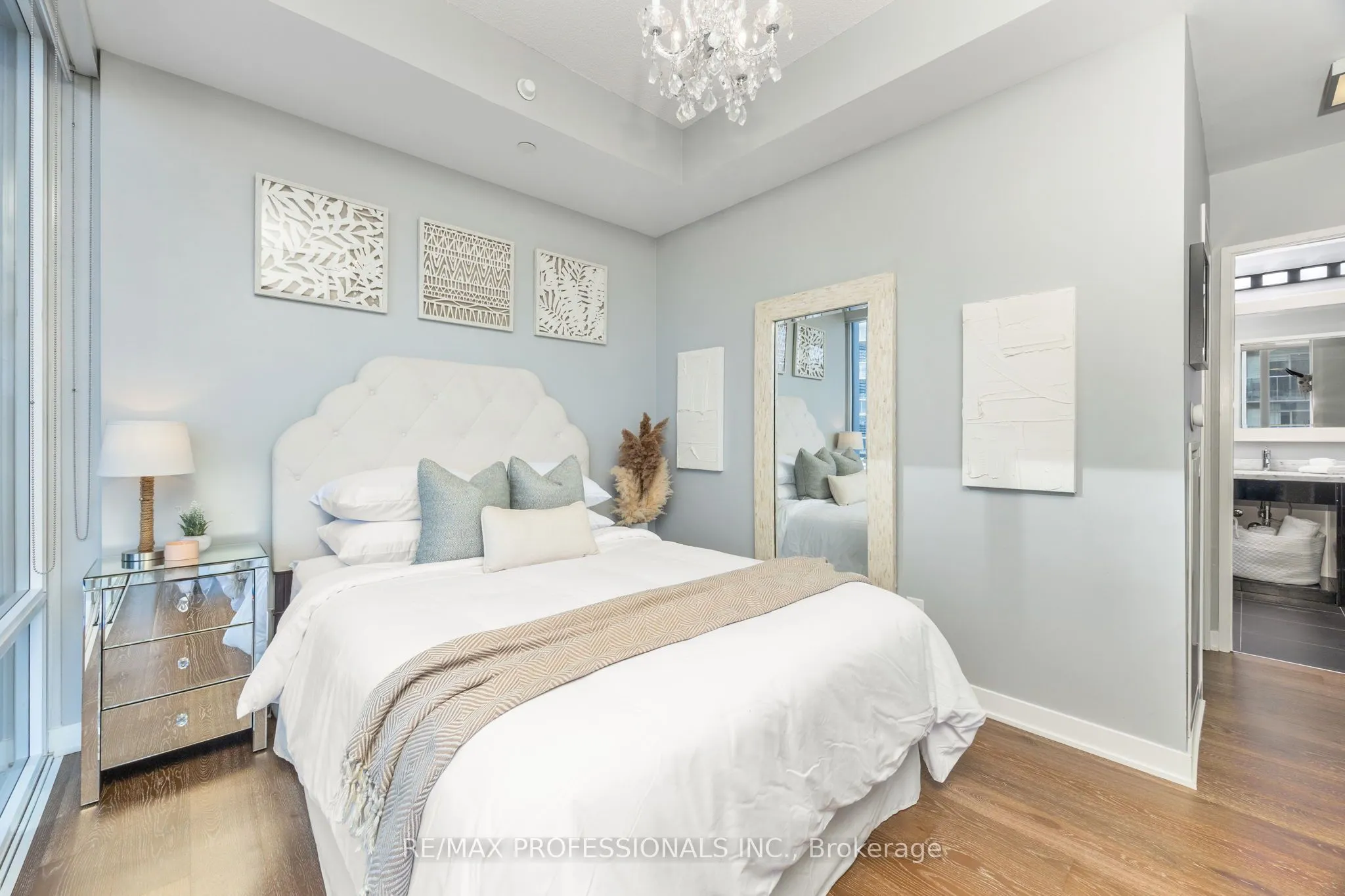 88 Park Lawn Road, #911