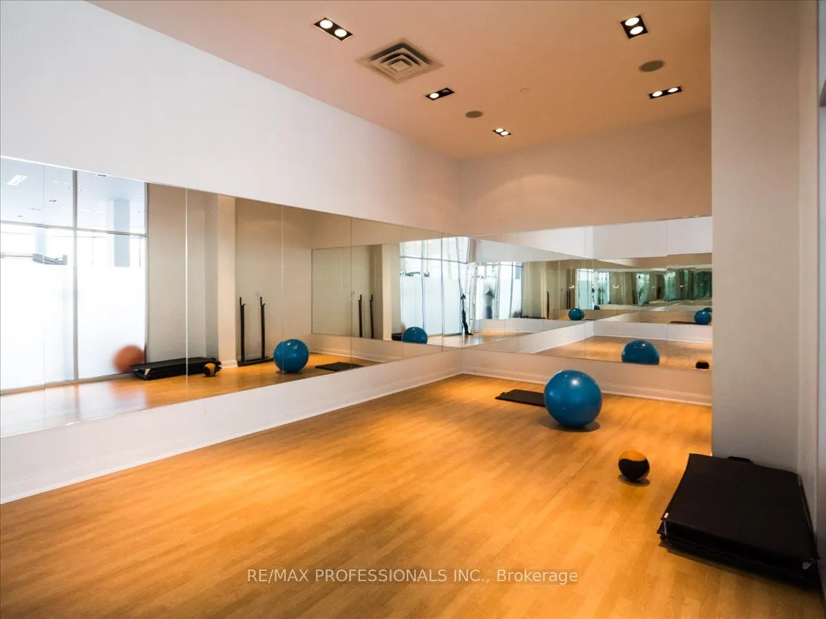 88 Park Lawn Road, #911