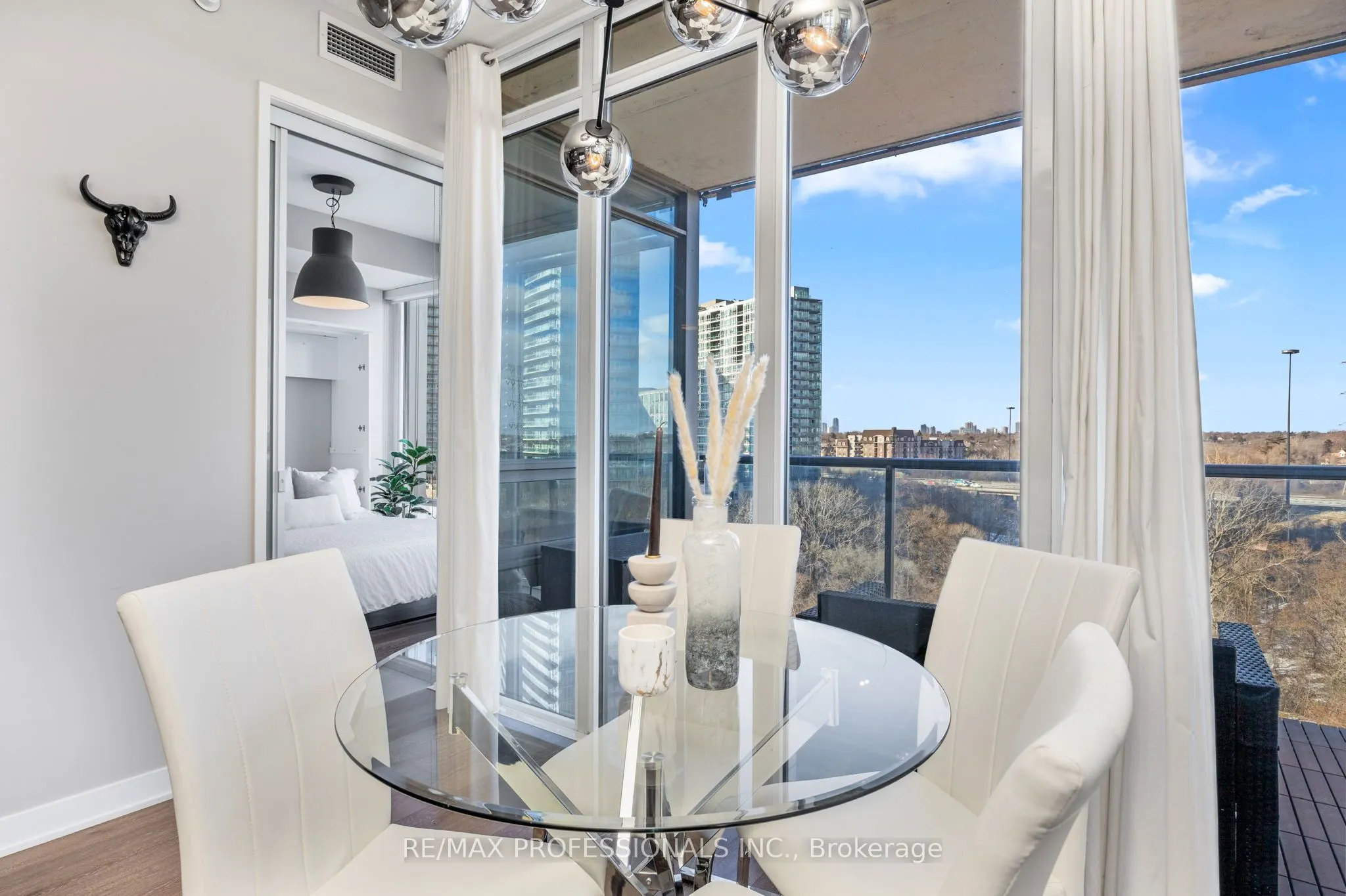 88 Park Lawn Road, #911