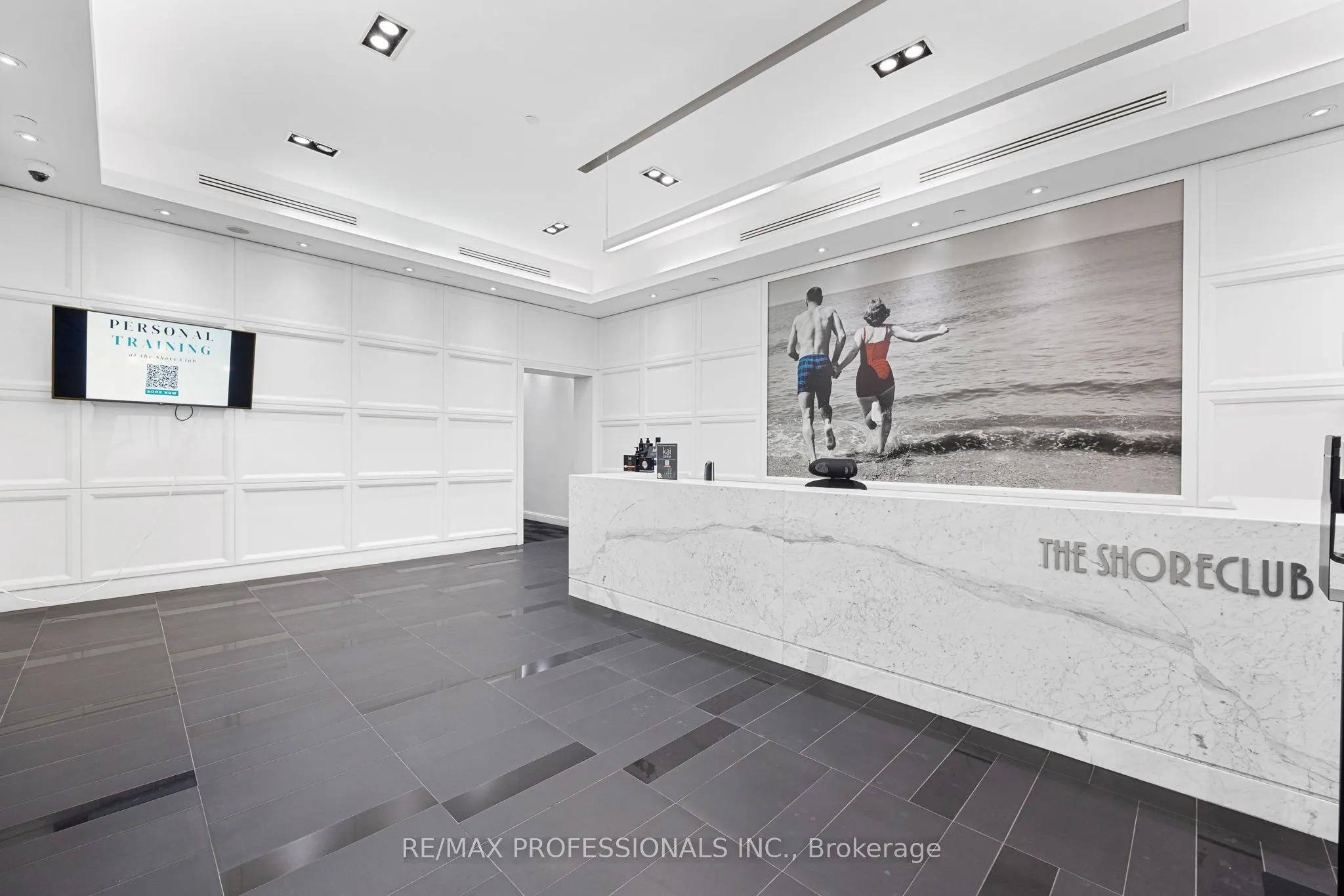 88 Park Lawn Road, #911