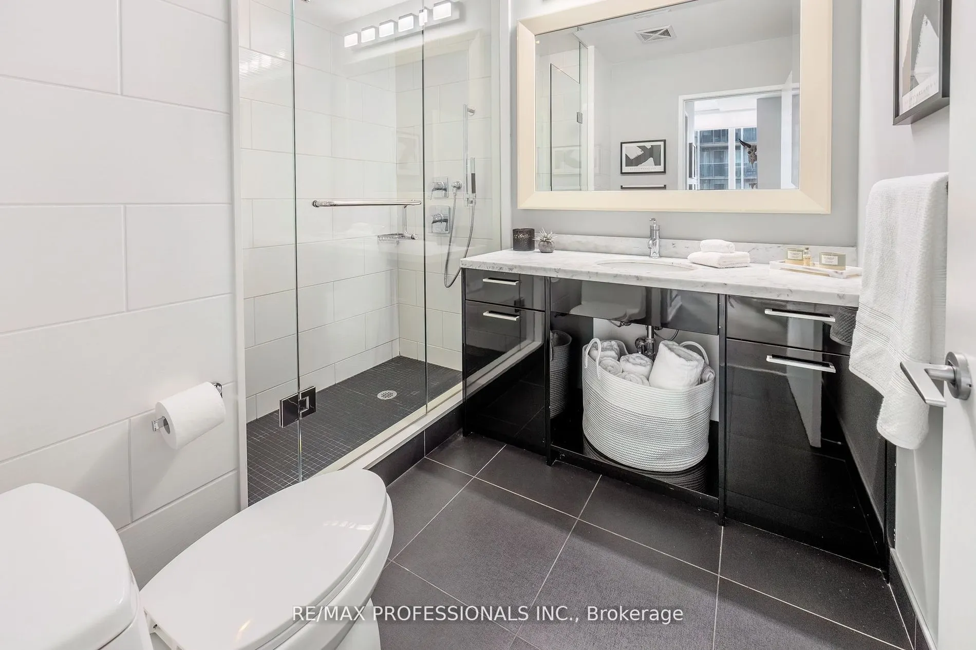 88 Park Lawn Road, #911