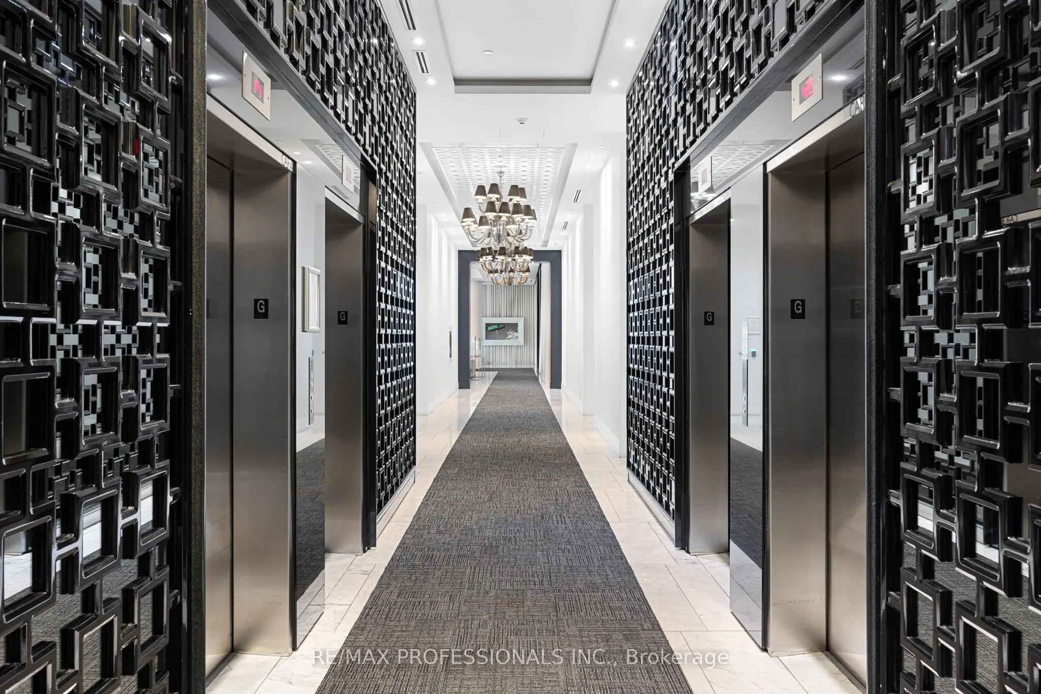 88 Park Lawn Road, #911