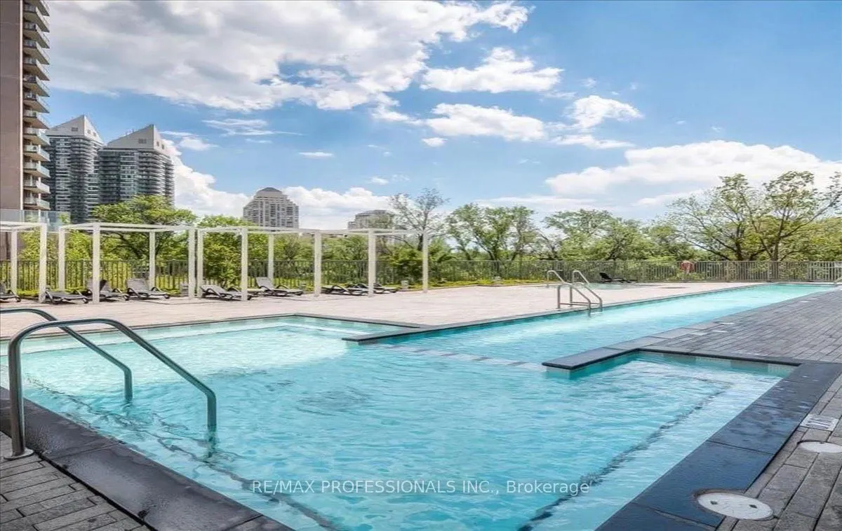 88 Park Lawn Road, #911