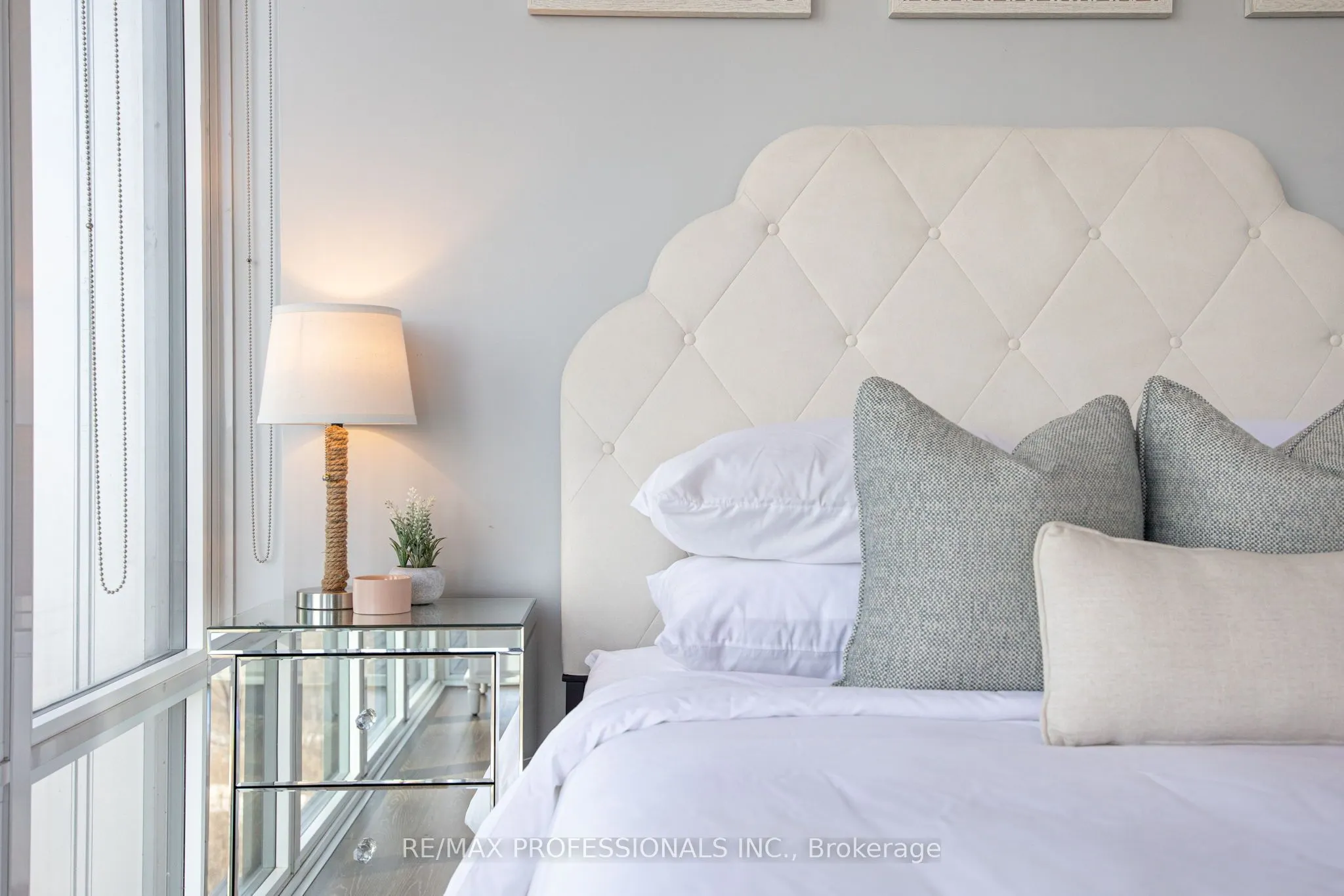 88 Park Lawn Road, #911