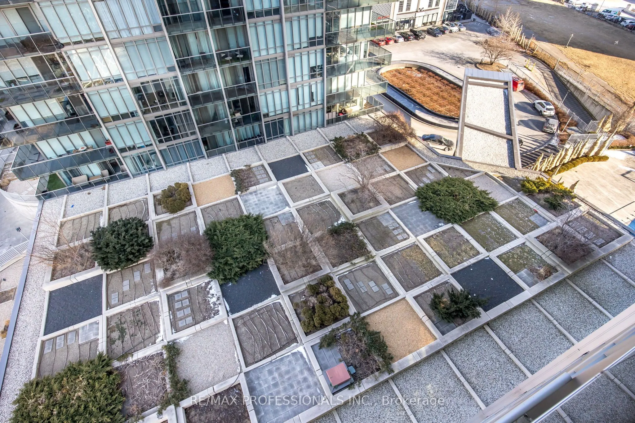 88 Park Lawn Road, #911