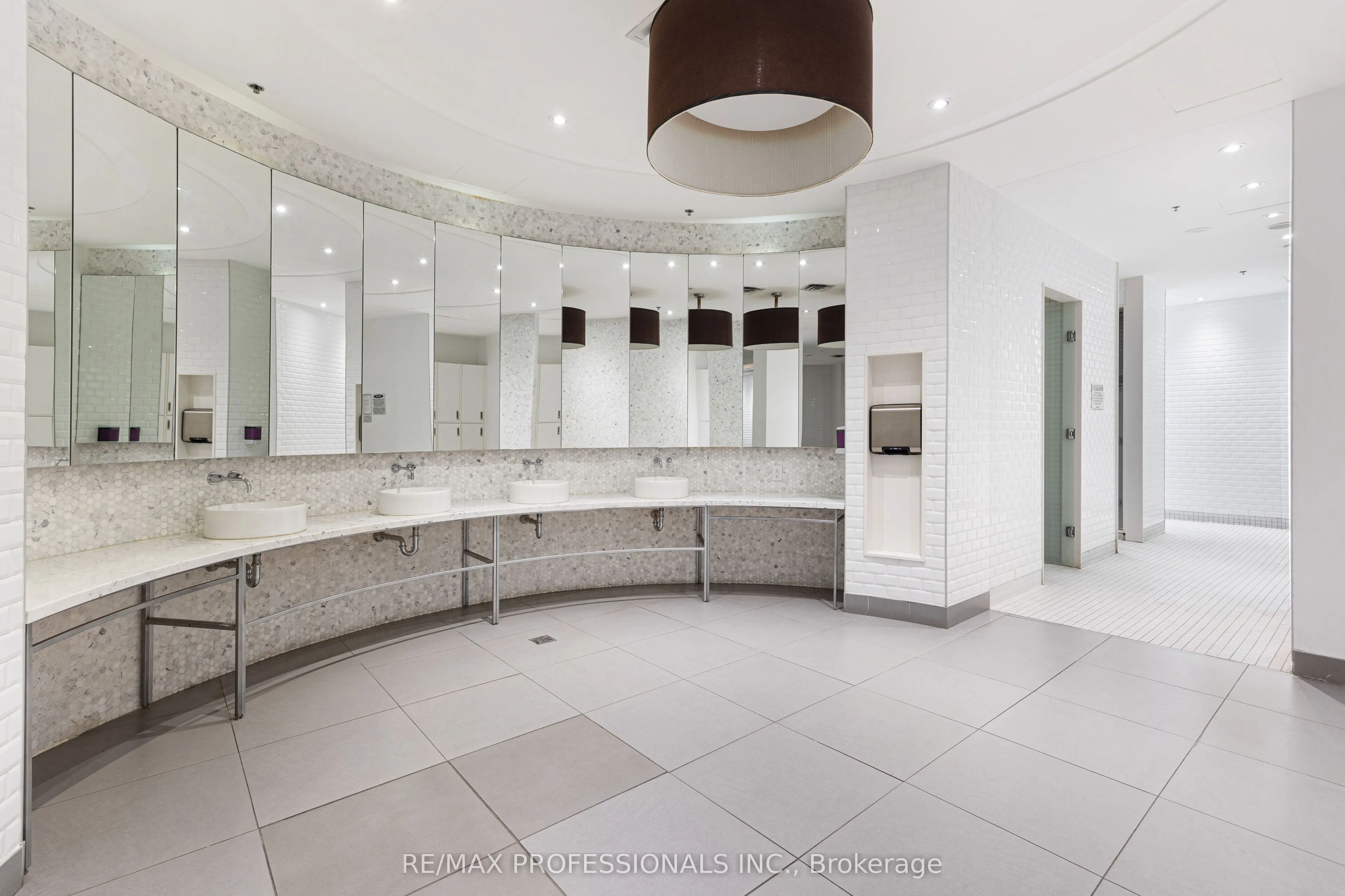 88 Park Lawn Road, #911