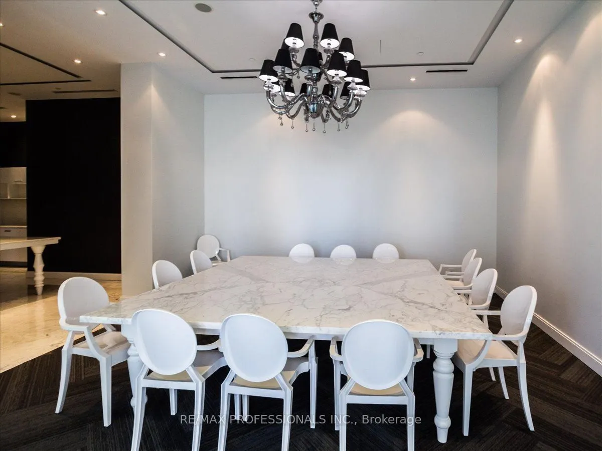 88 Park Lawn Road, #911