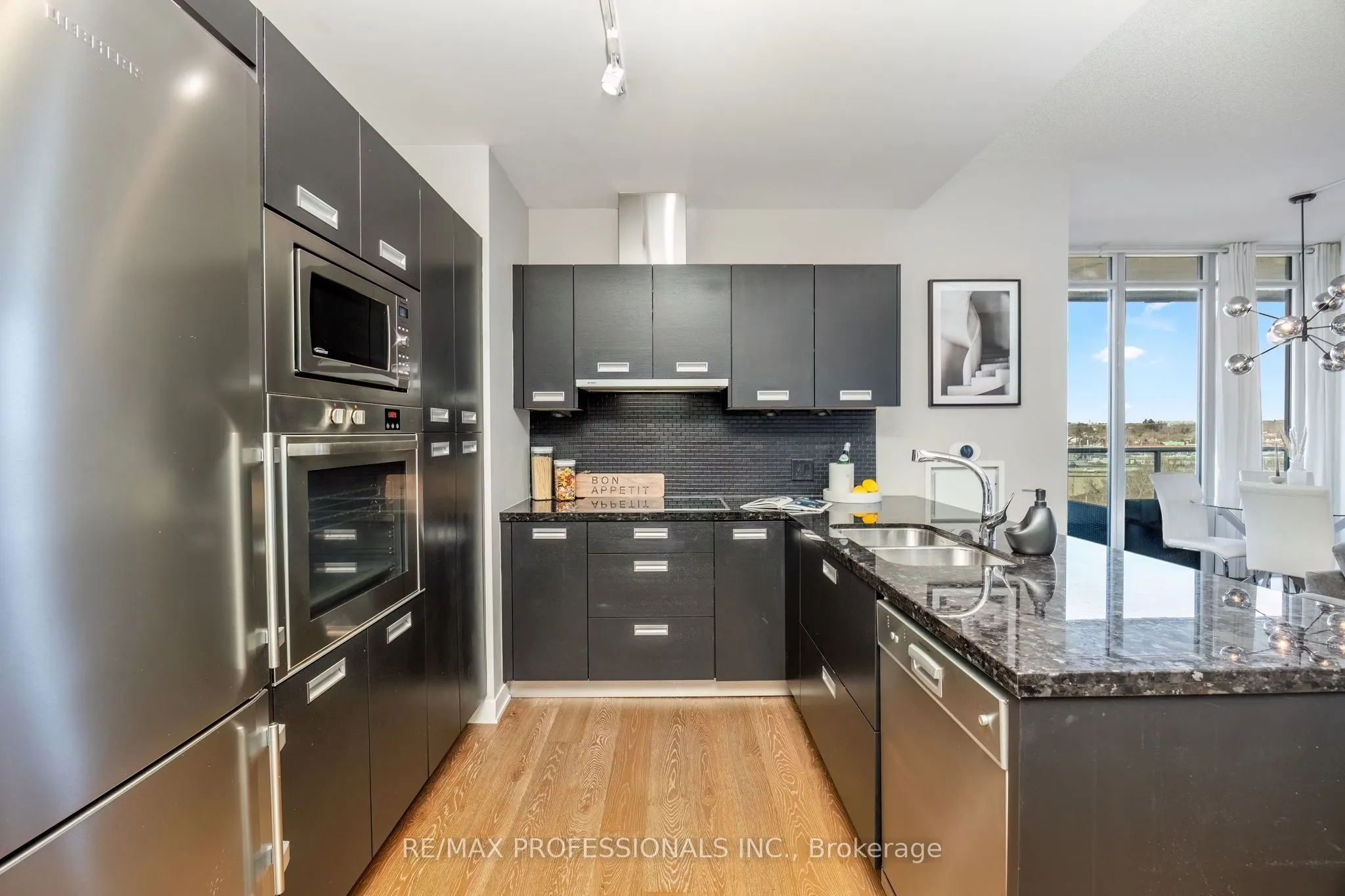 88 Park Lawn Road, #911