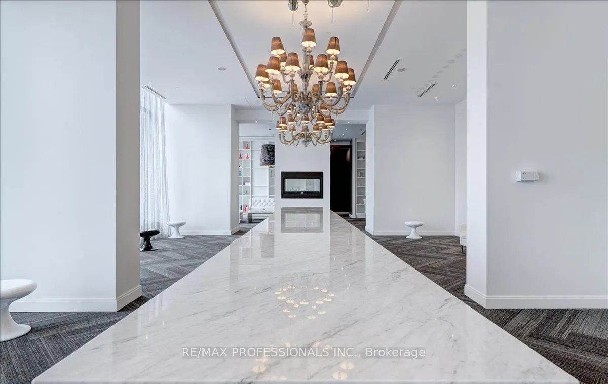 88 Park Lawn Road, #911