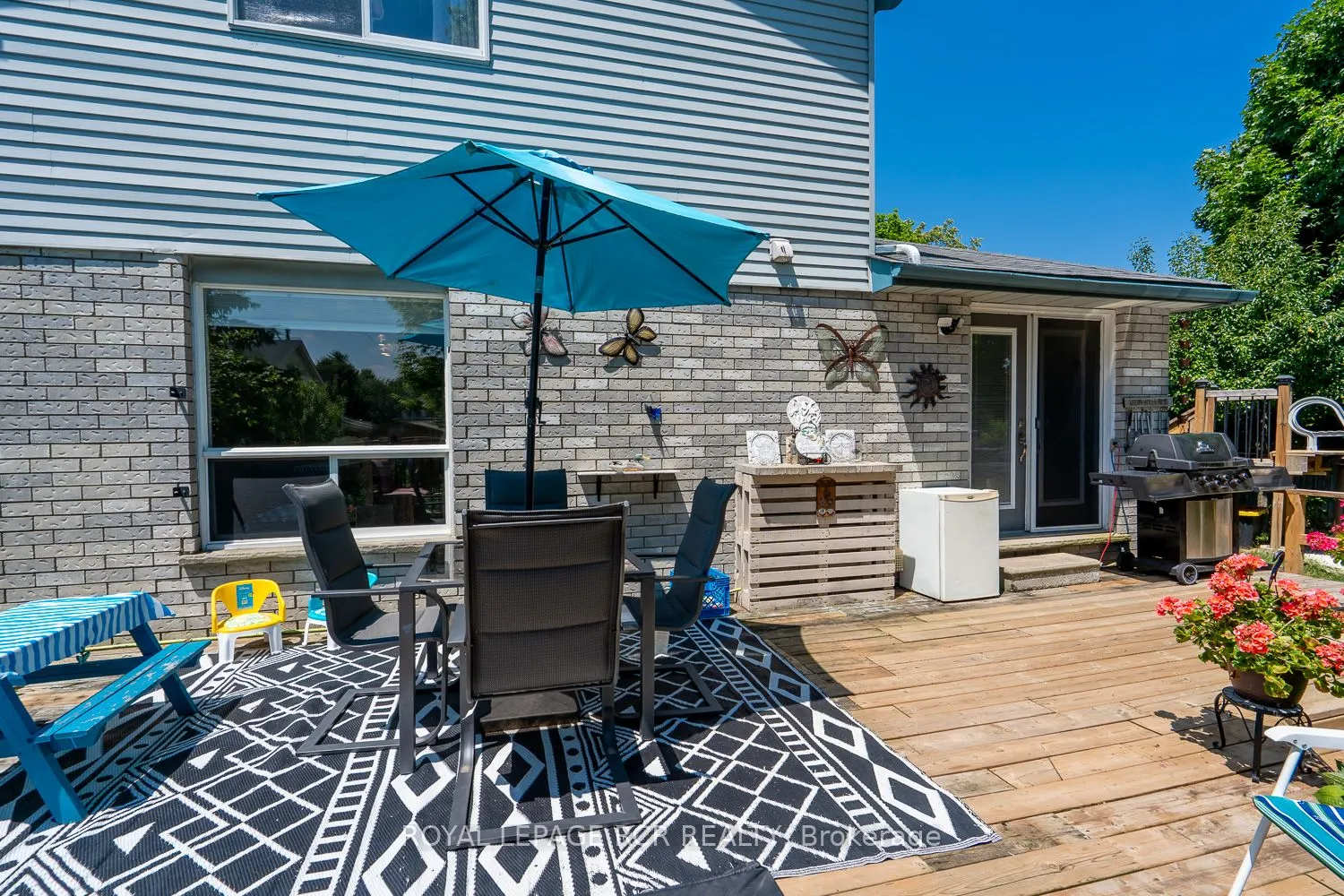 252 Elmwood Crescent