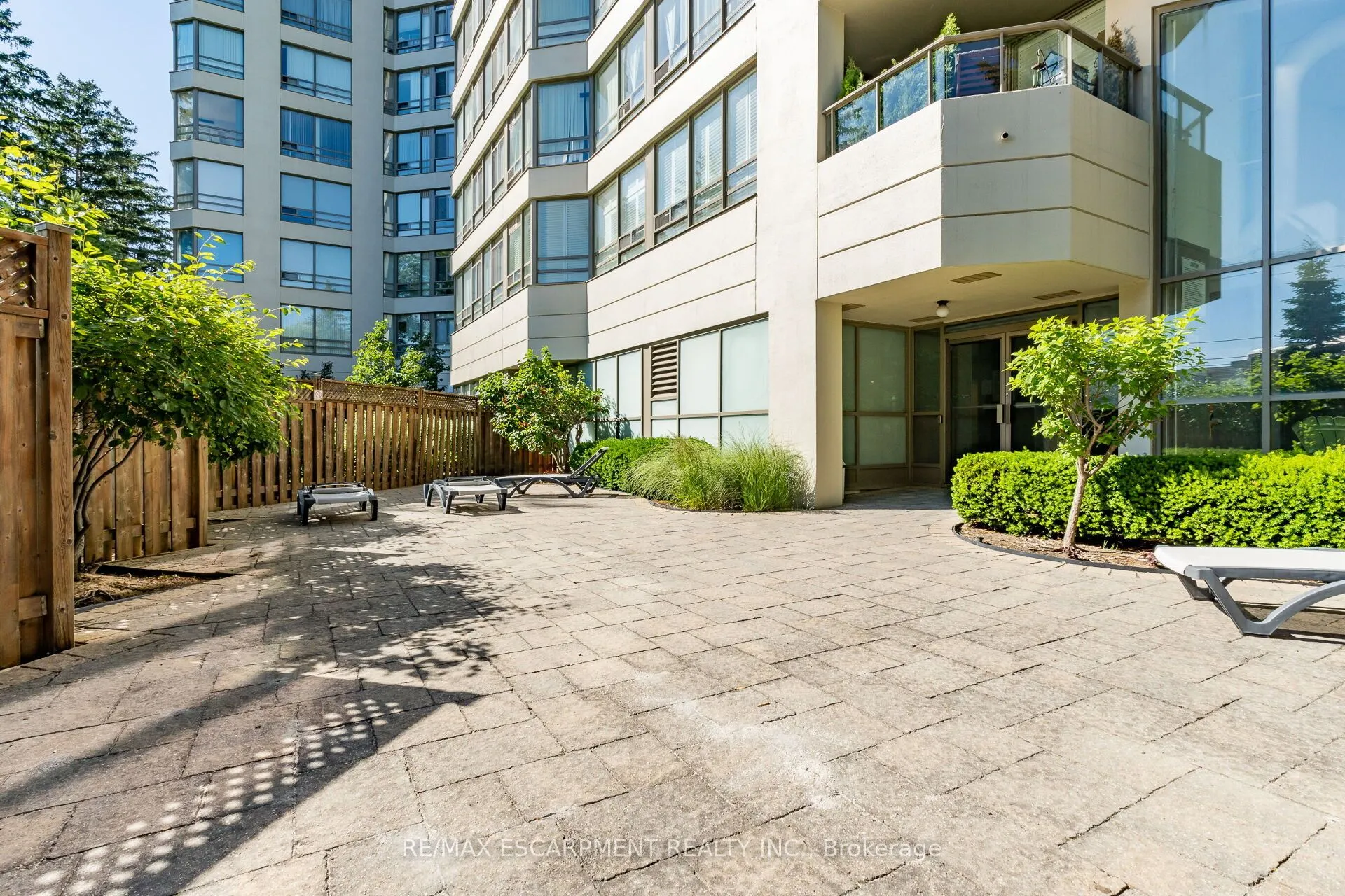 75 King Street E, #306