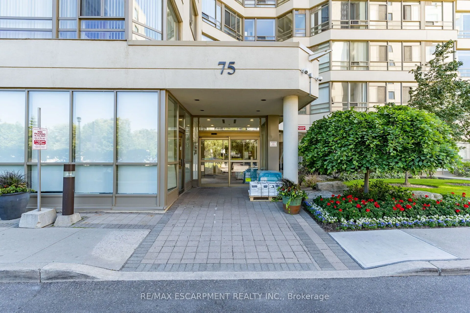 75 King Street E, #306