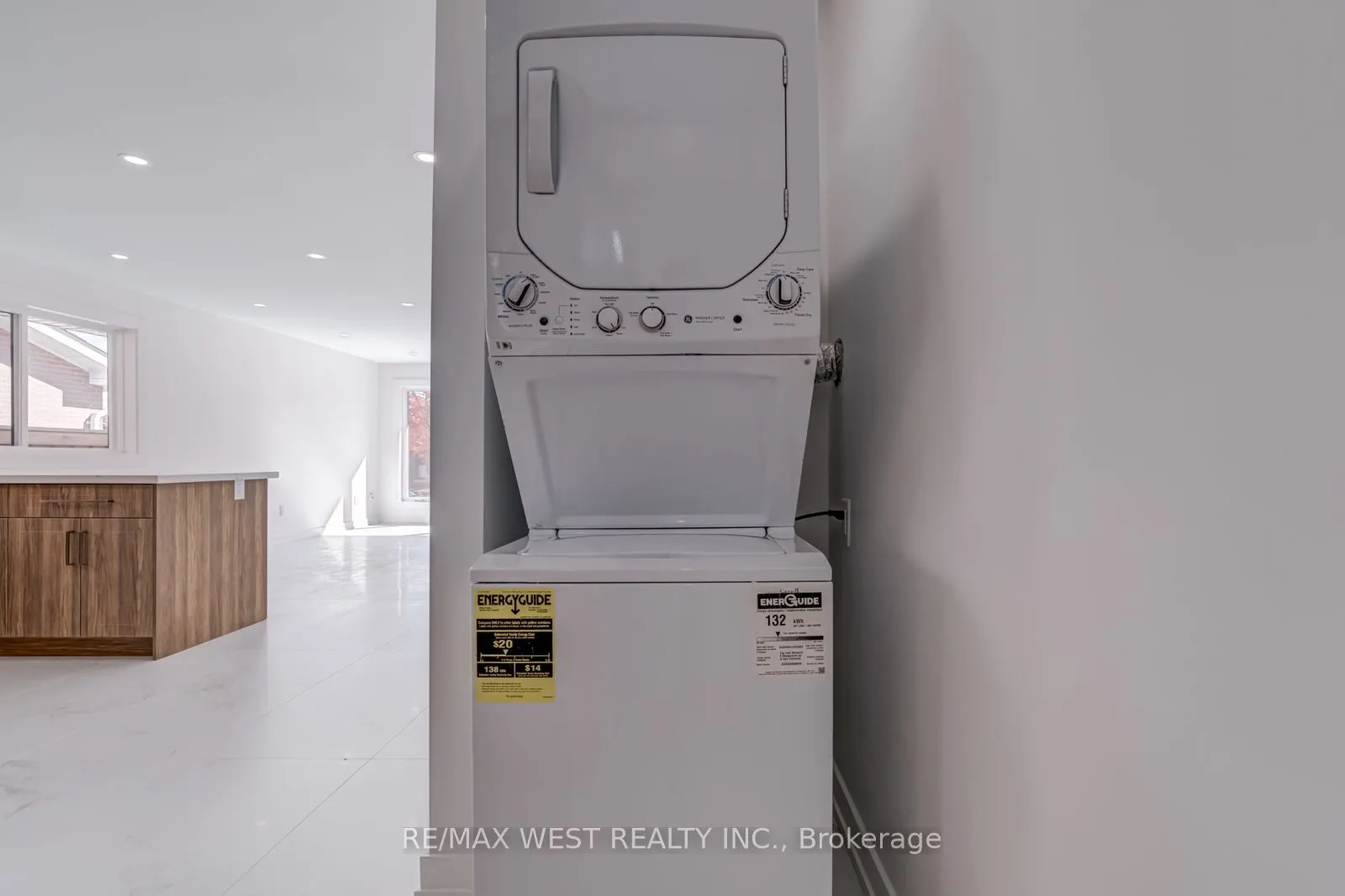 152 Clarence Street, #Main